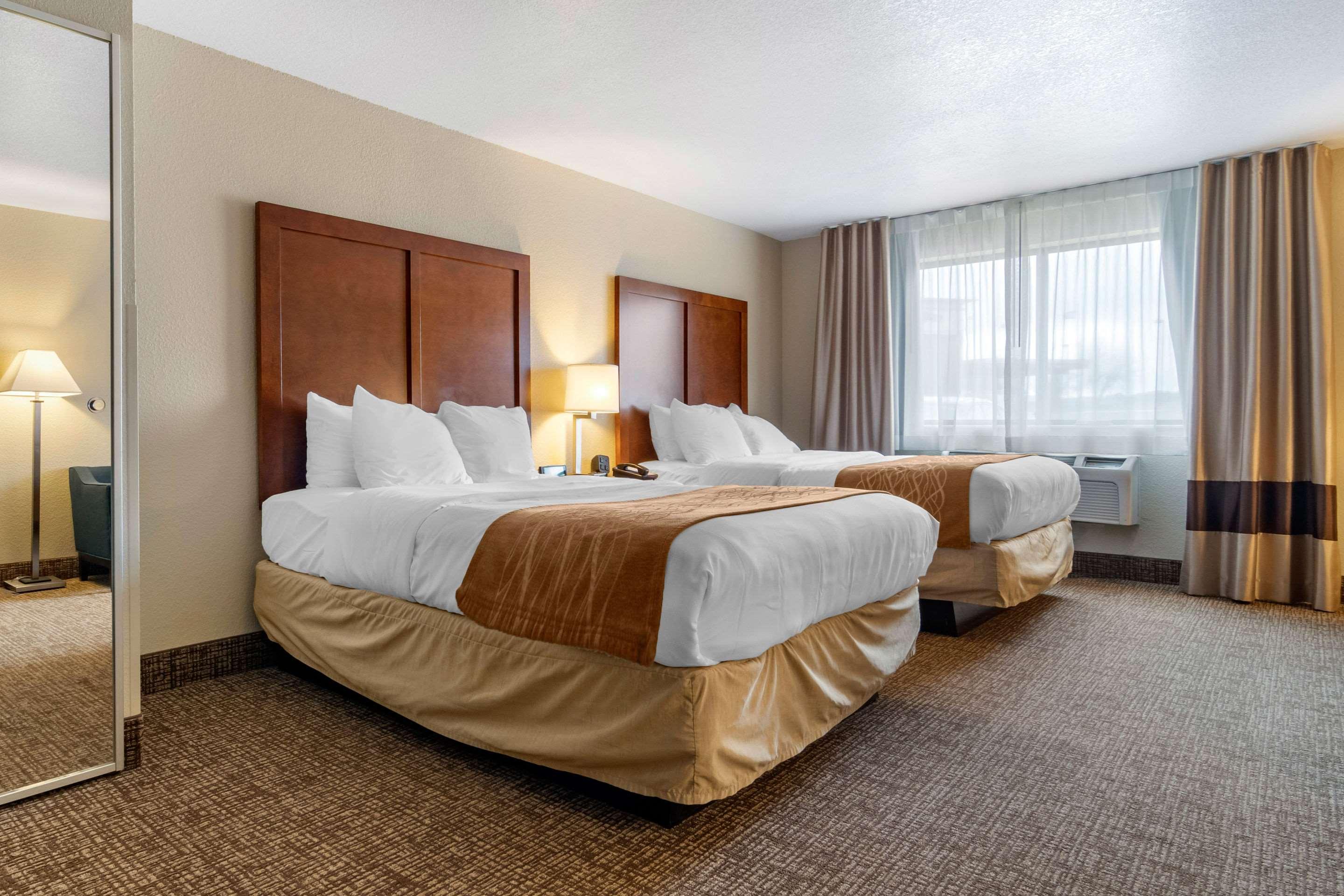 Comfort Inn & Suites — photo 4