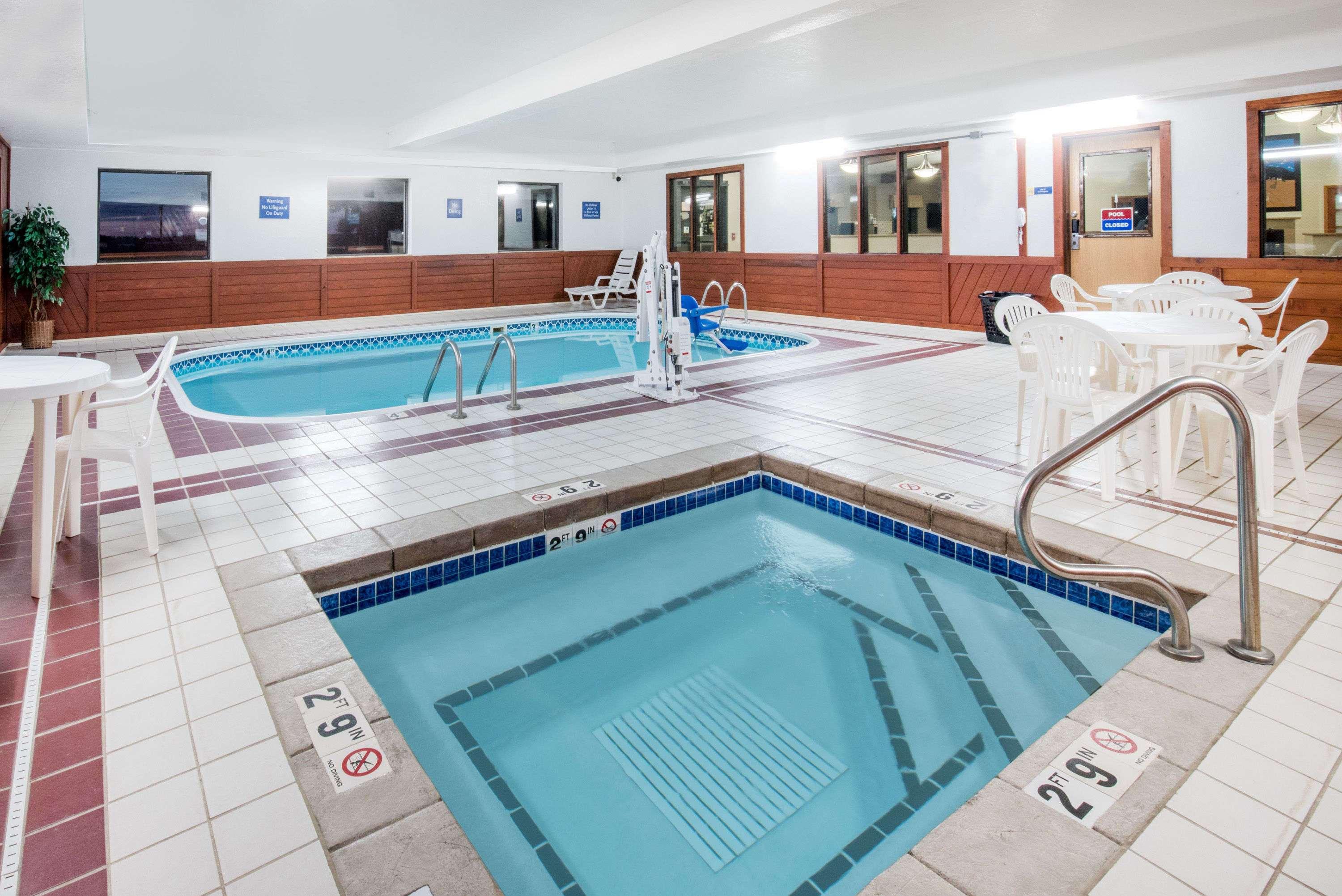 Days Inn Watertown — photo 3