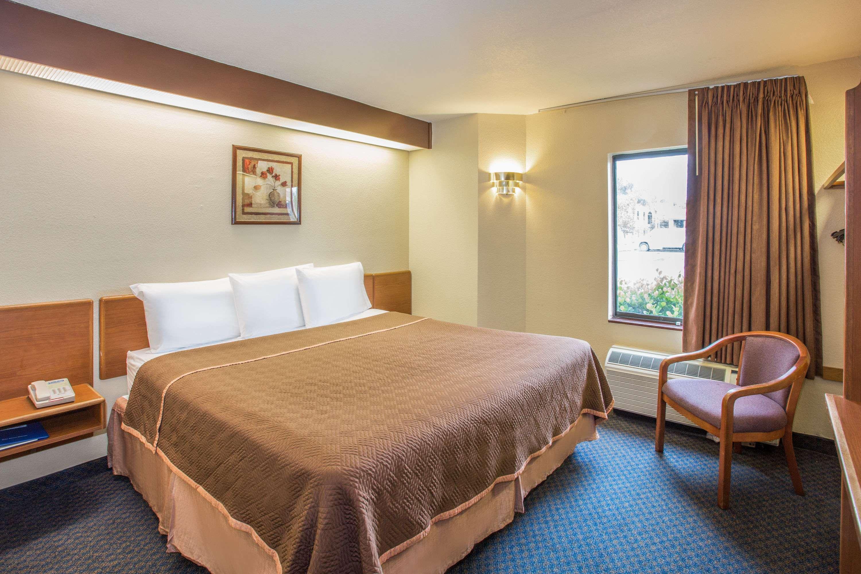Travelodge Fort Myers Airport — photo 5