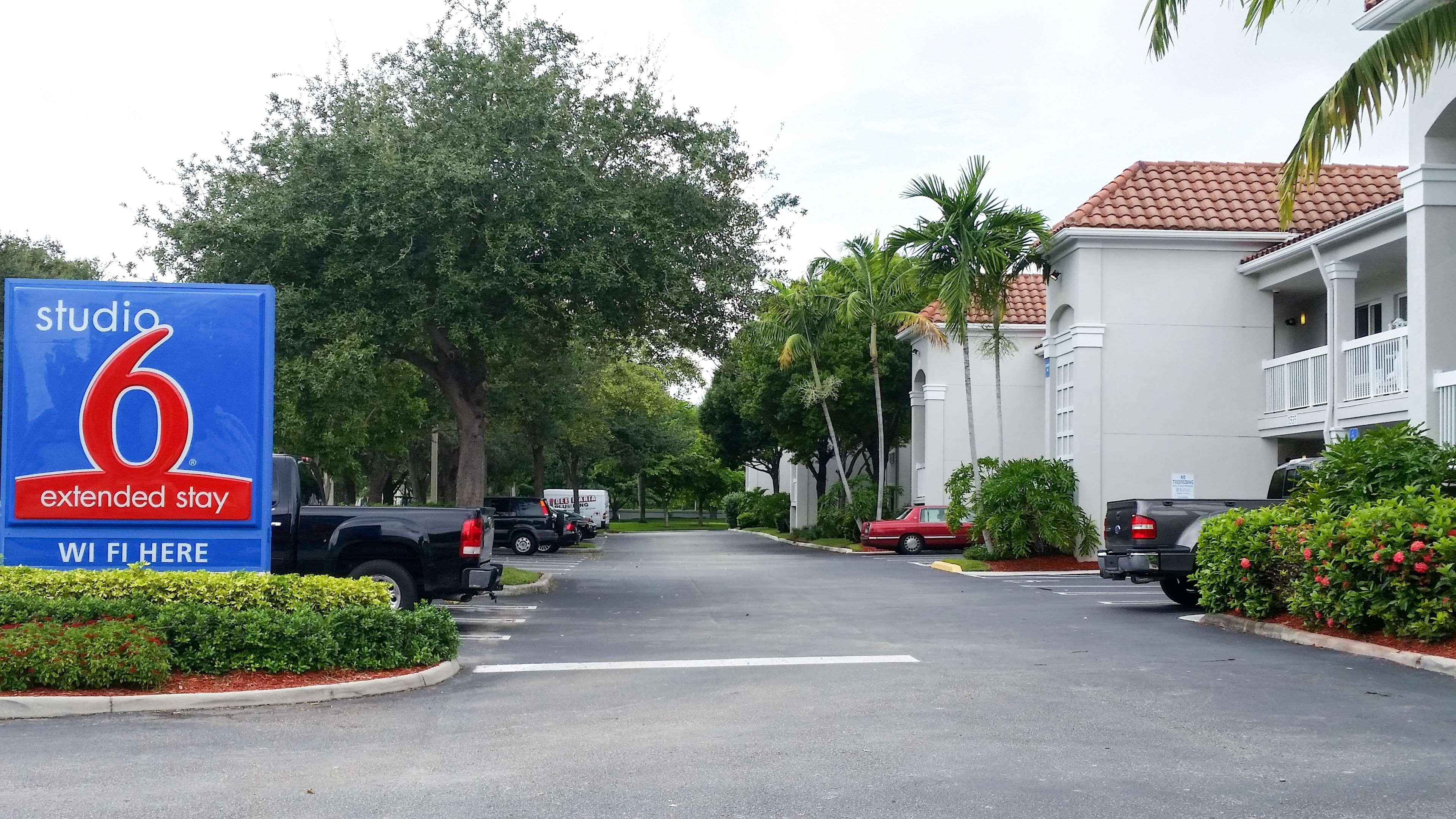 Studio 6 West Palm Beach — photo 4