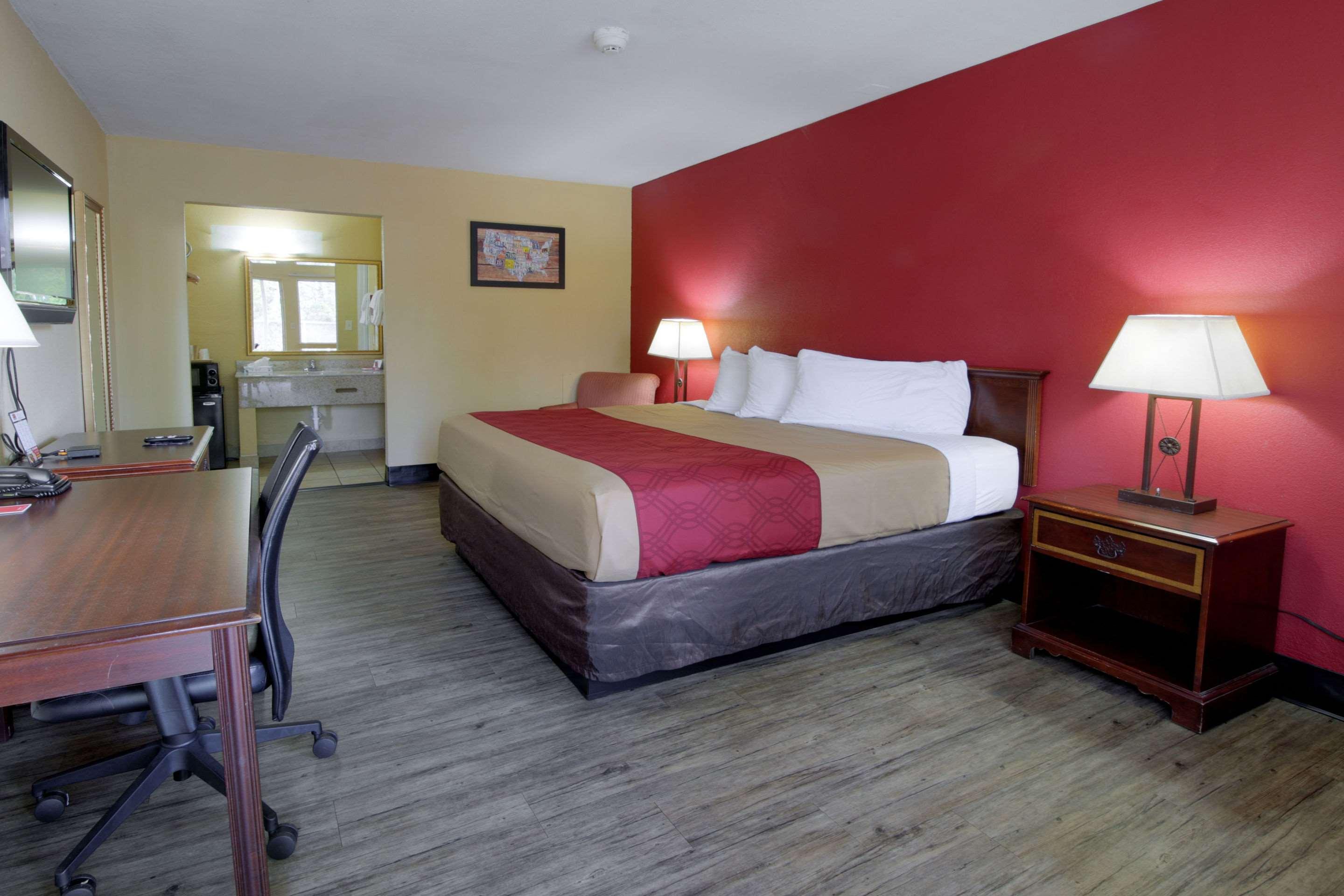 Econo Lodge Town Center — photo 4