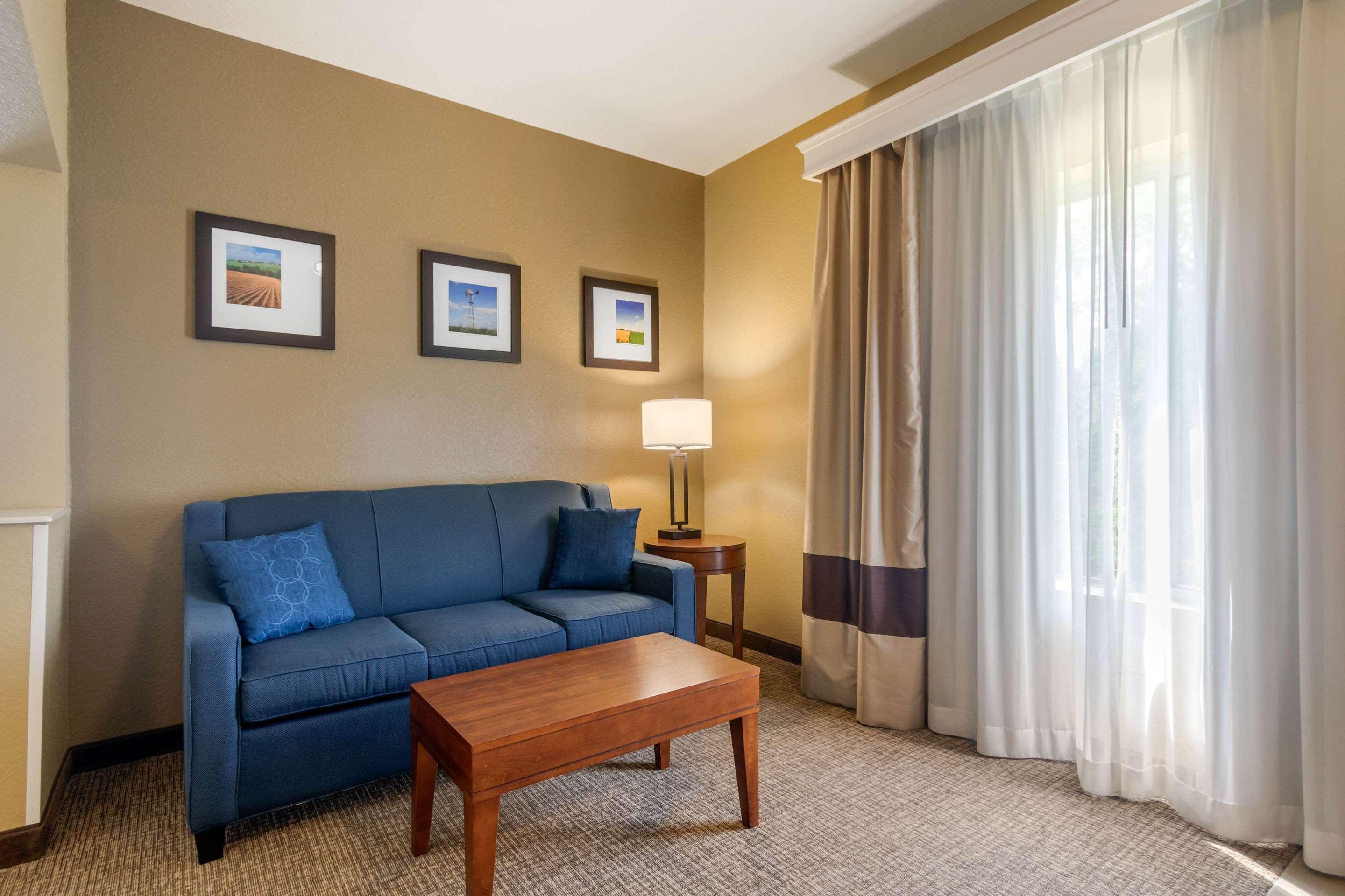 Comfort Inn & Suites — photo 5