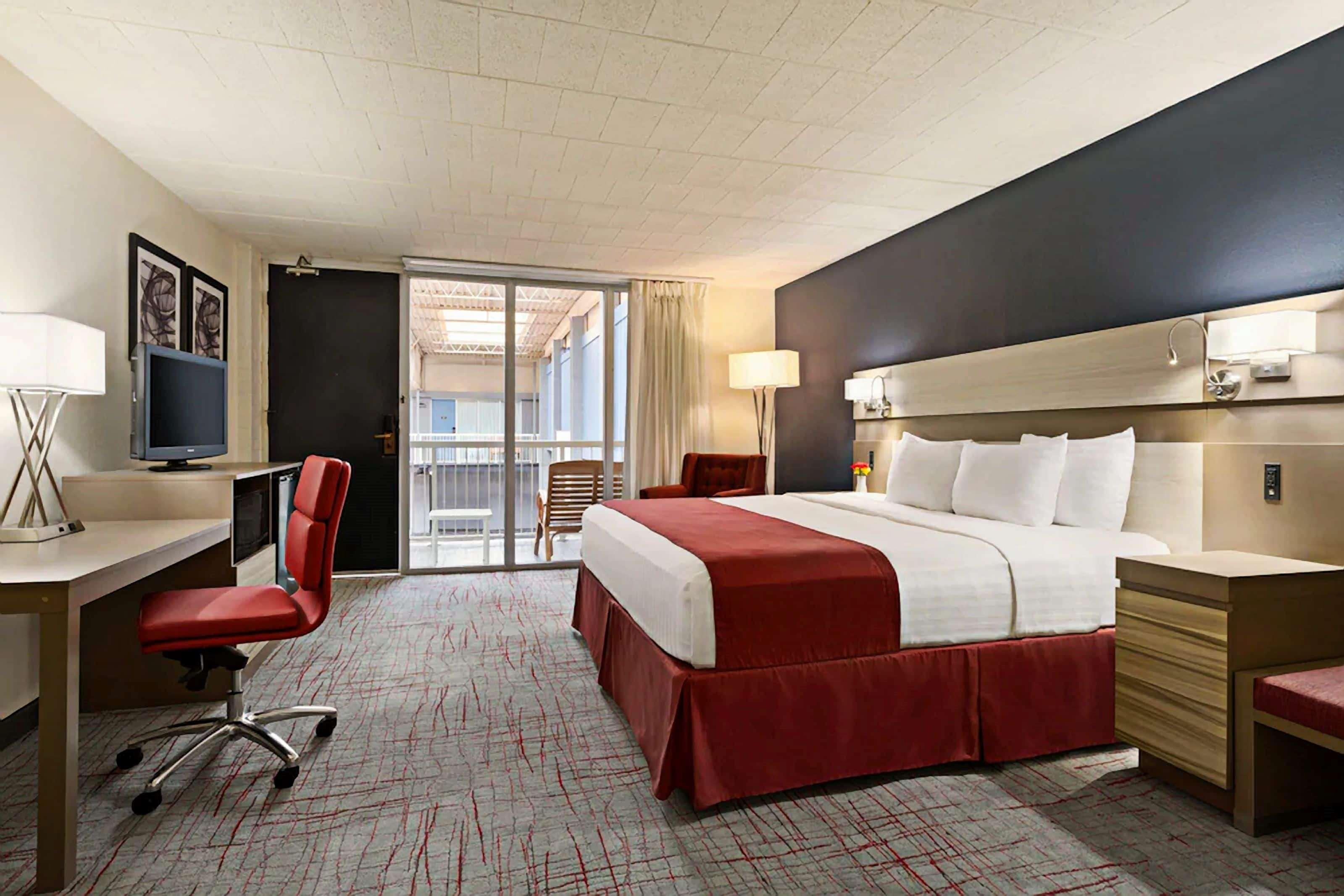 Ramada by Wyndham Clarion — photo 3