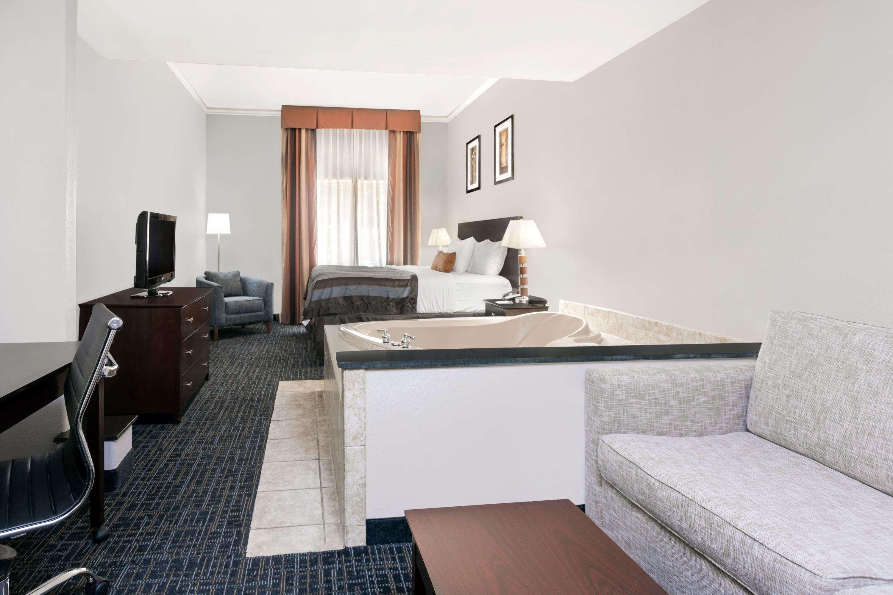 Wingate by Wyndham Athens Near Downtown — photo 4