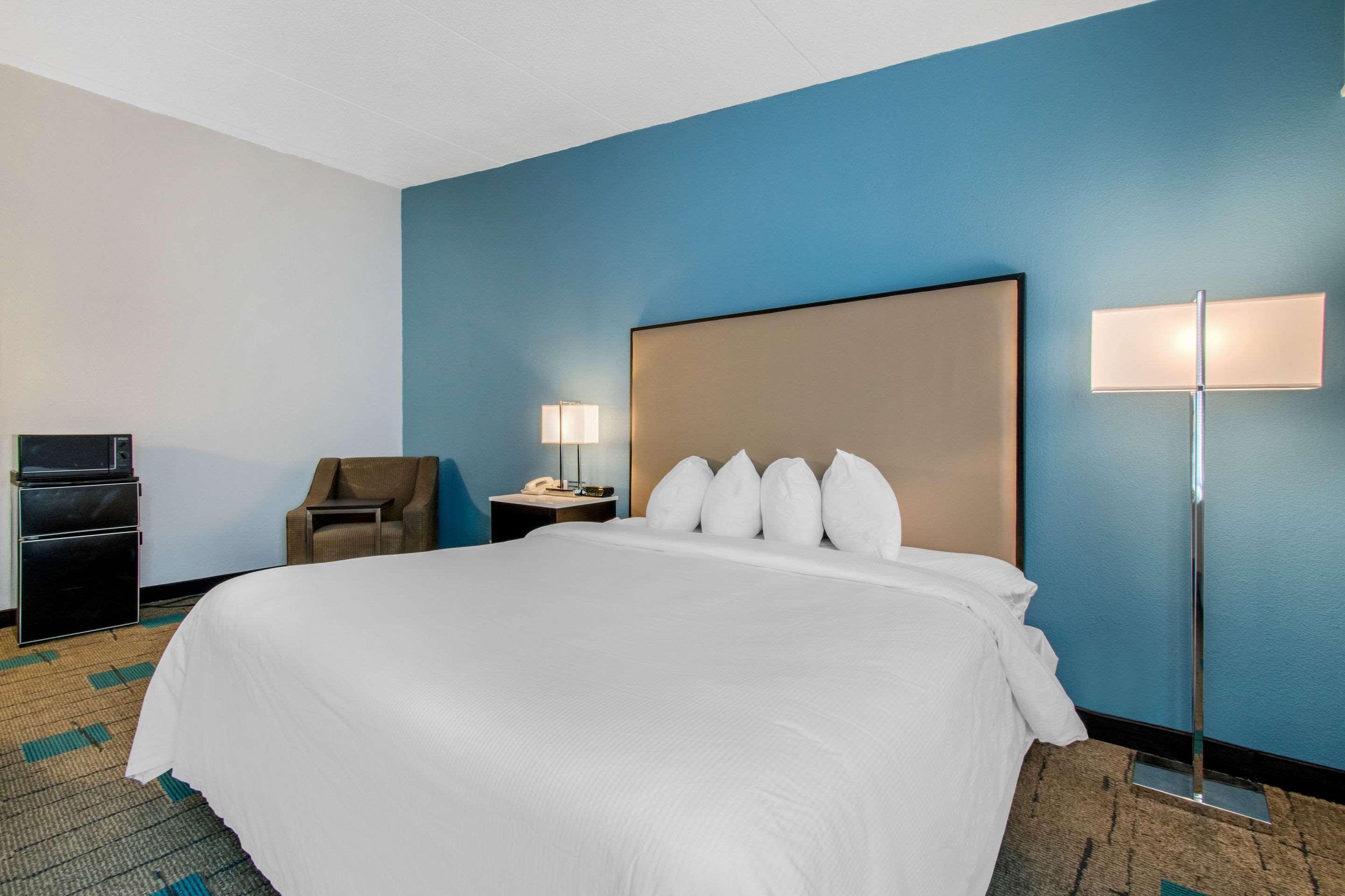 Red Lion Inn & Suites Chambersburg — photo 4
