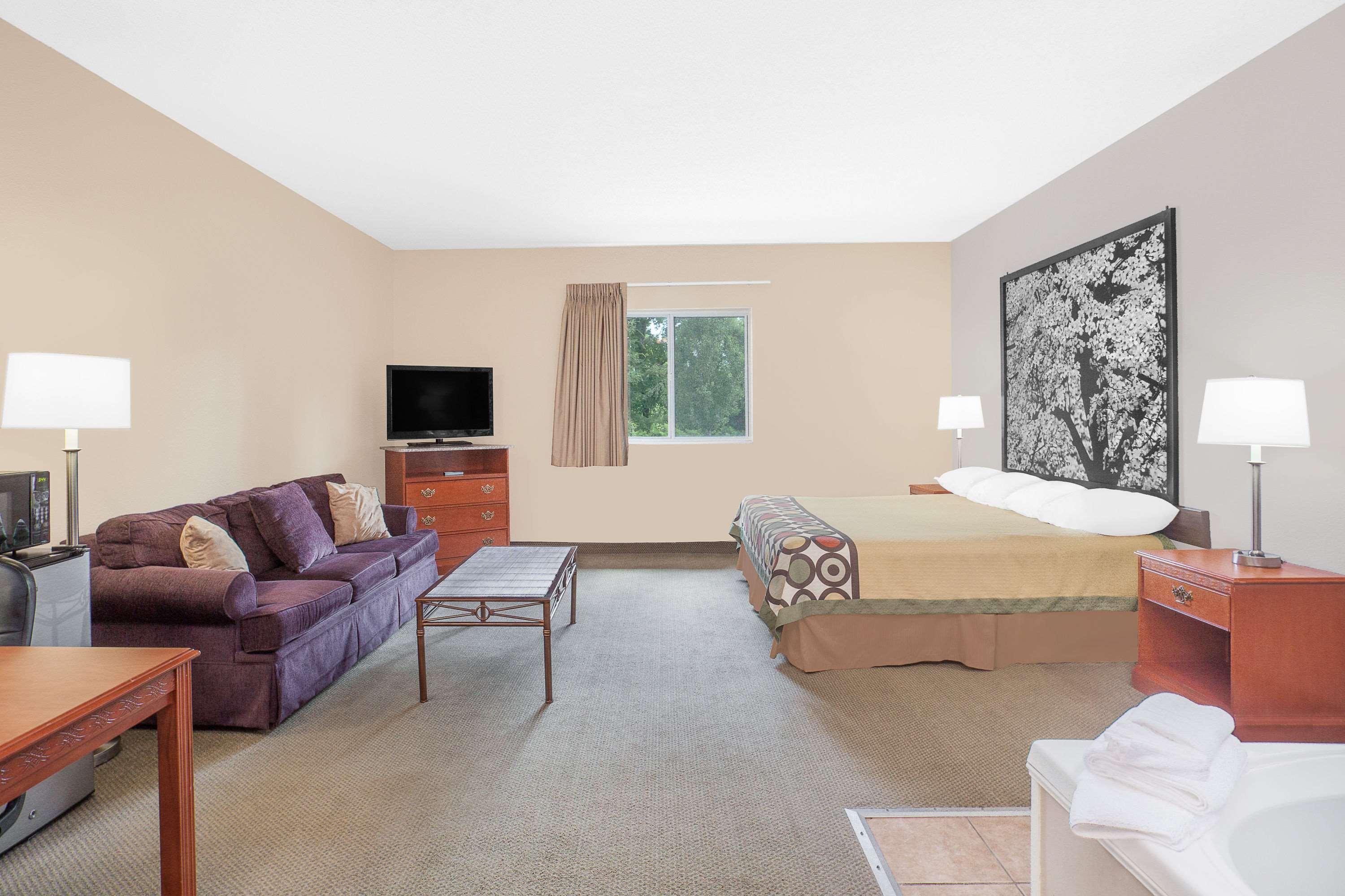 Super 8 by Wyndham Central City — photo 4