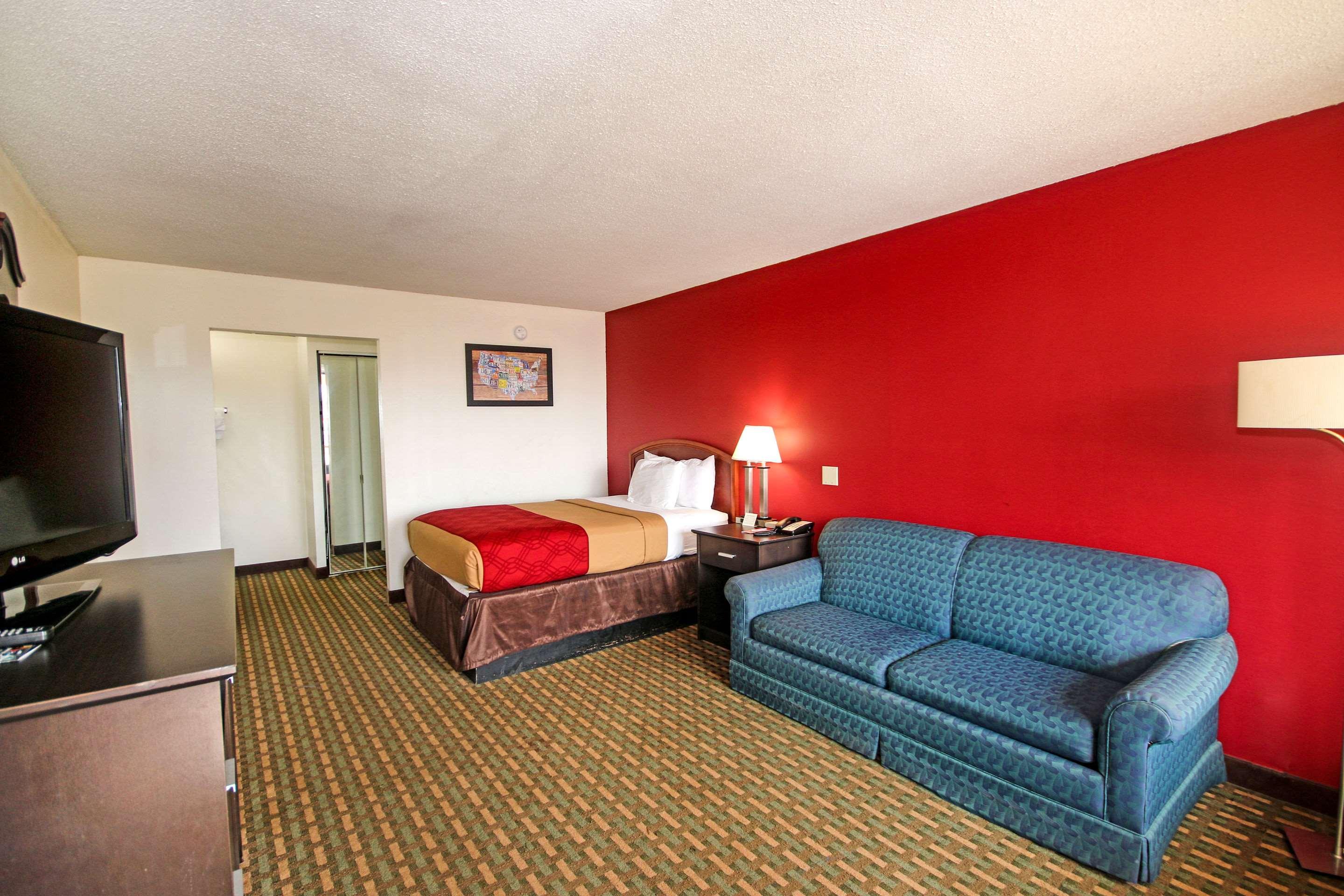 Econo Lodge Pilot Mountain — photo 5