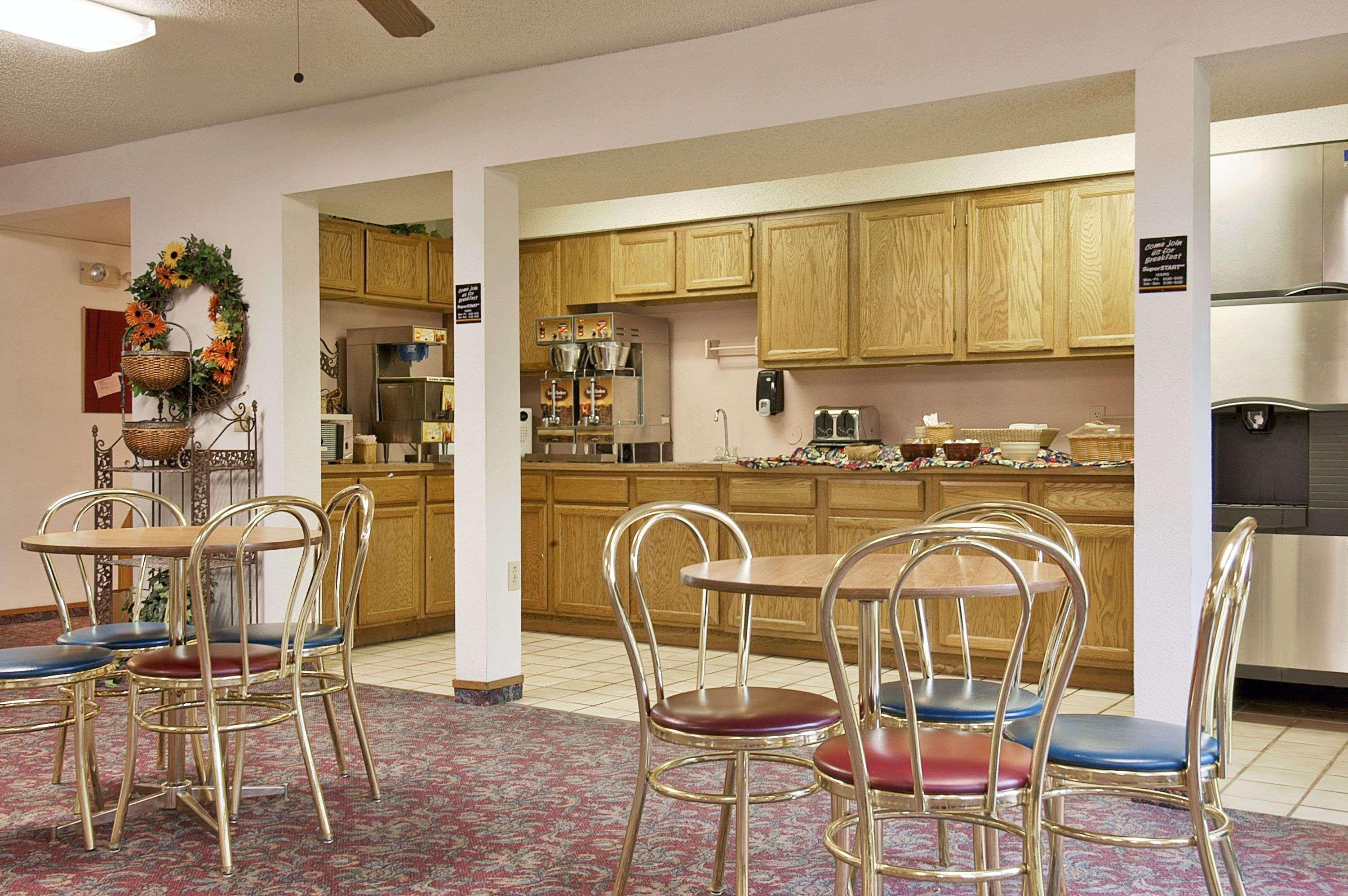 Super 8 by Wyndham Omaha/West Dodge — photo 5