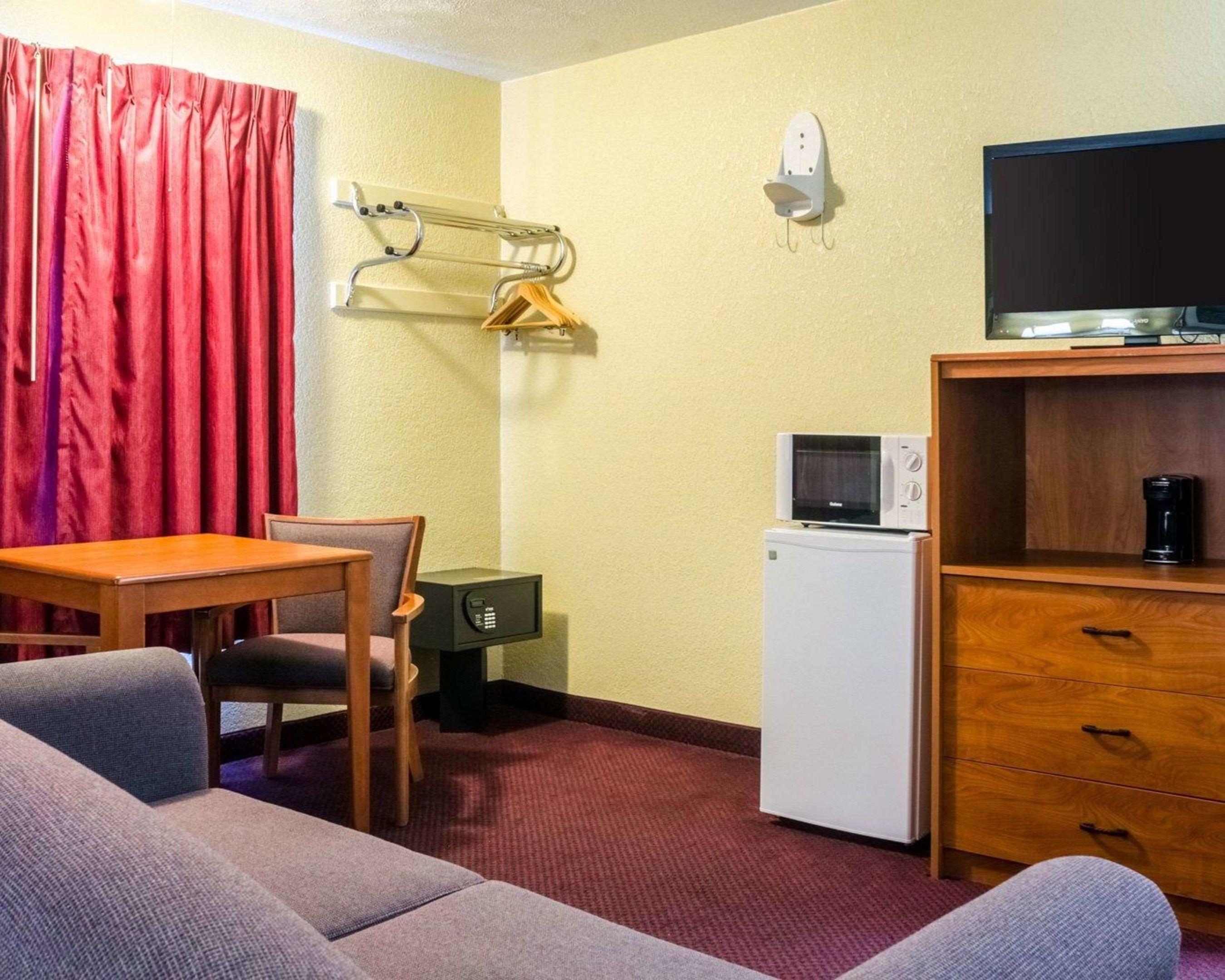 Econo Lodge — photo 5