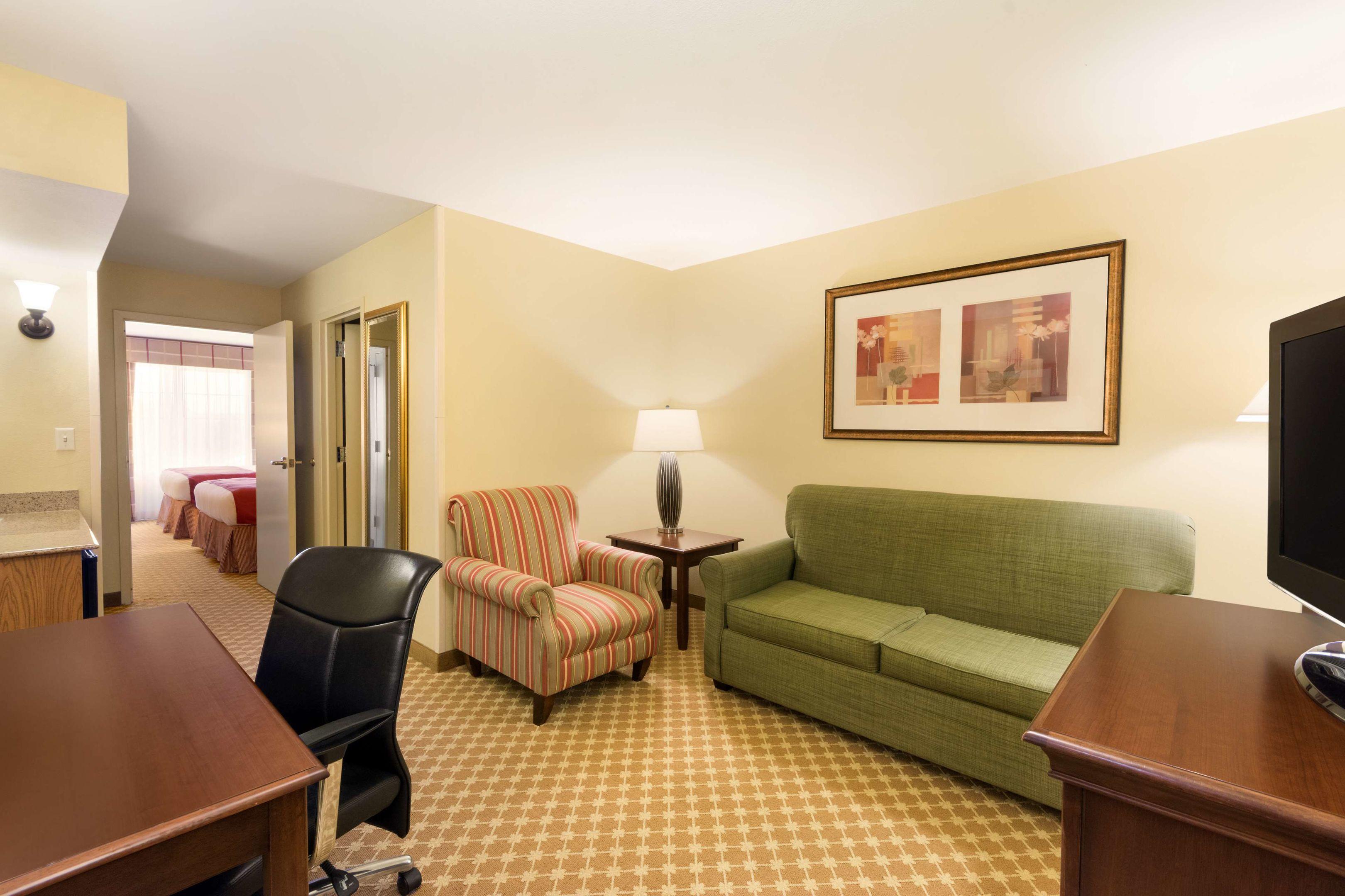 Country Inn & Suites by Radisson, Covington, LA — photo 3