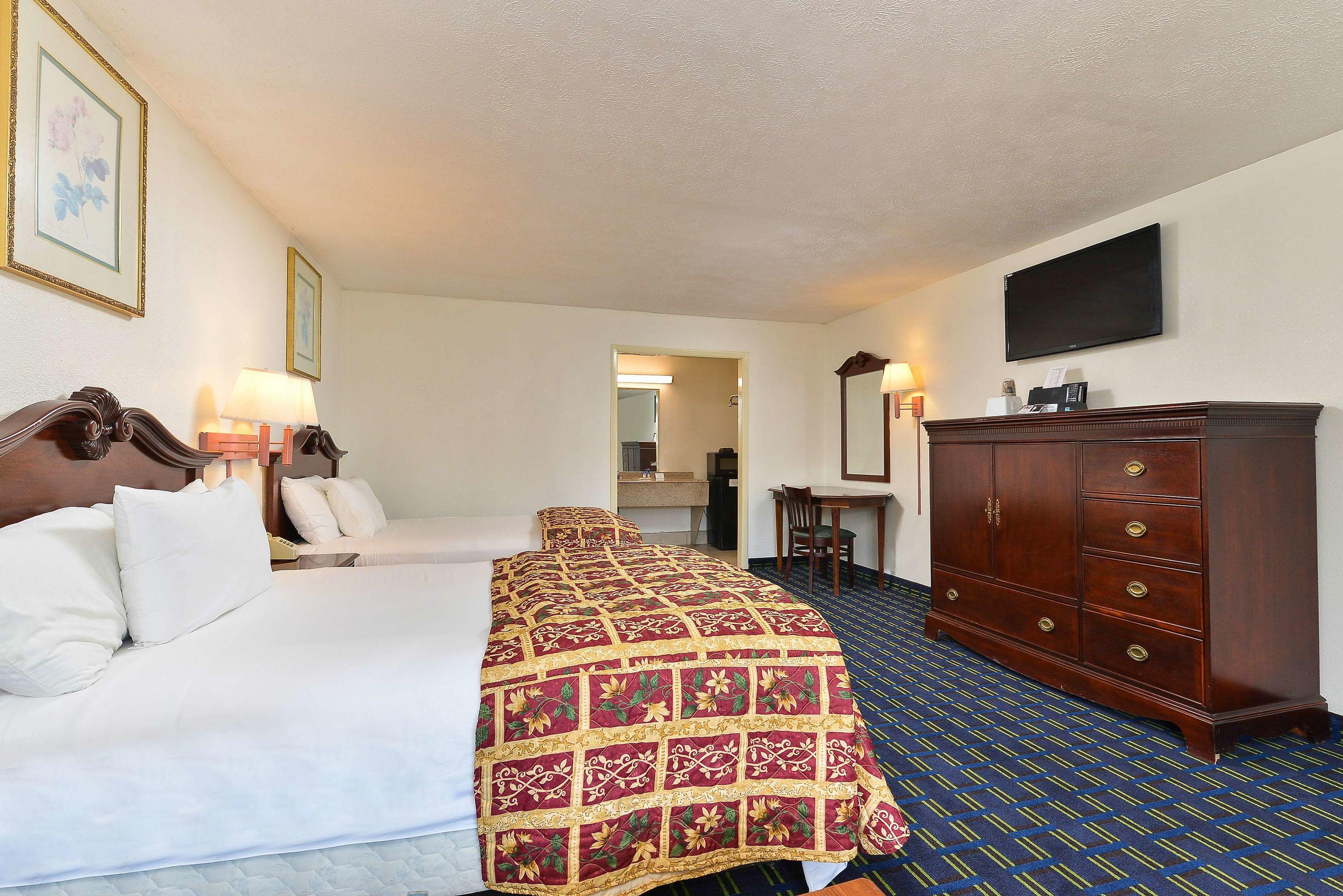 Americas Best Value Inn and Suites South Boston — photo 5