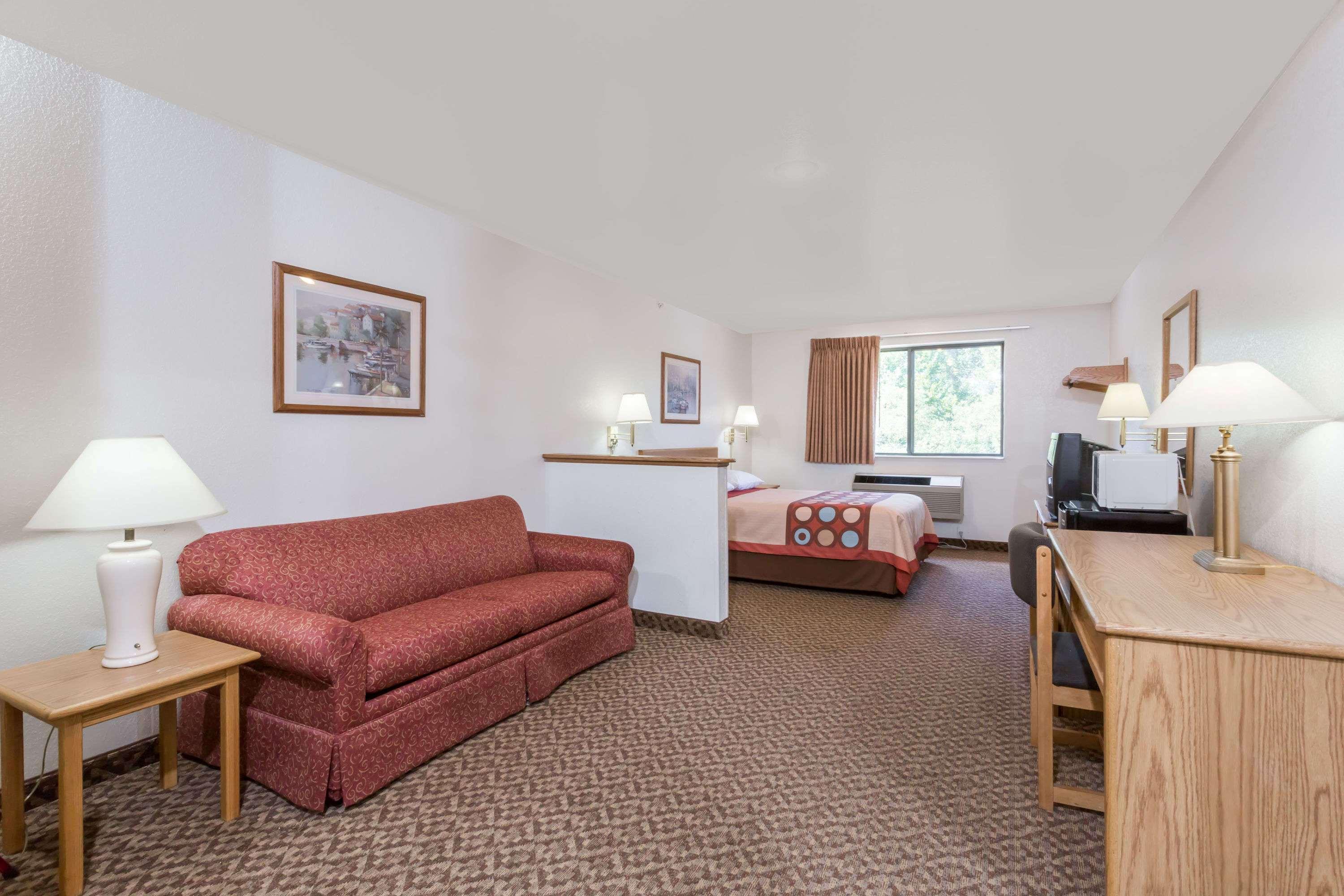 Super 8 by Wyndham Prince Frederick — photo 4