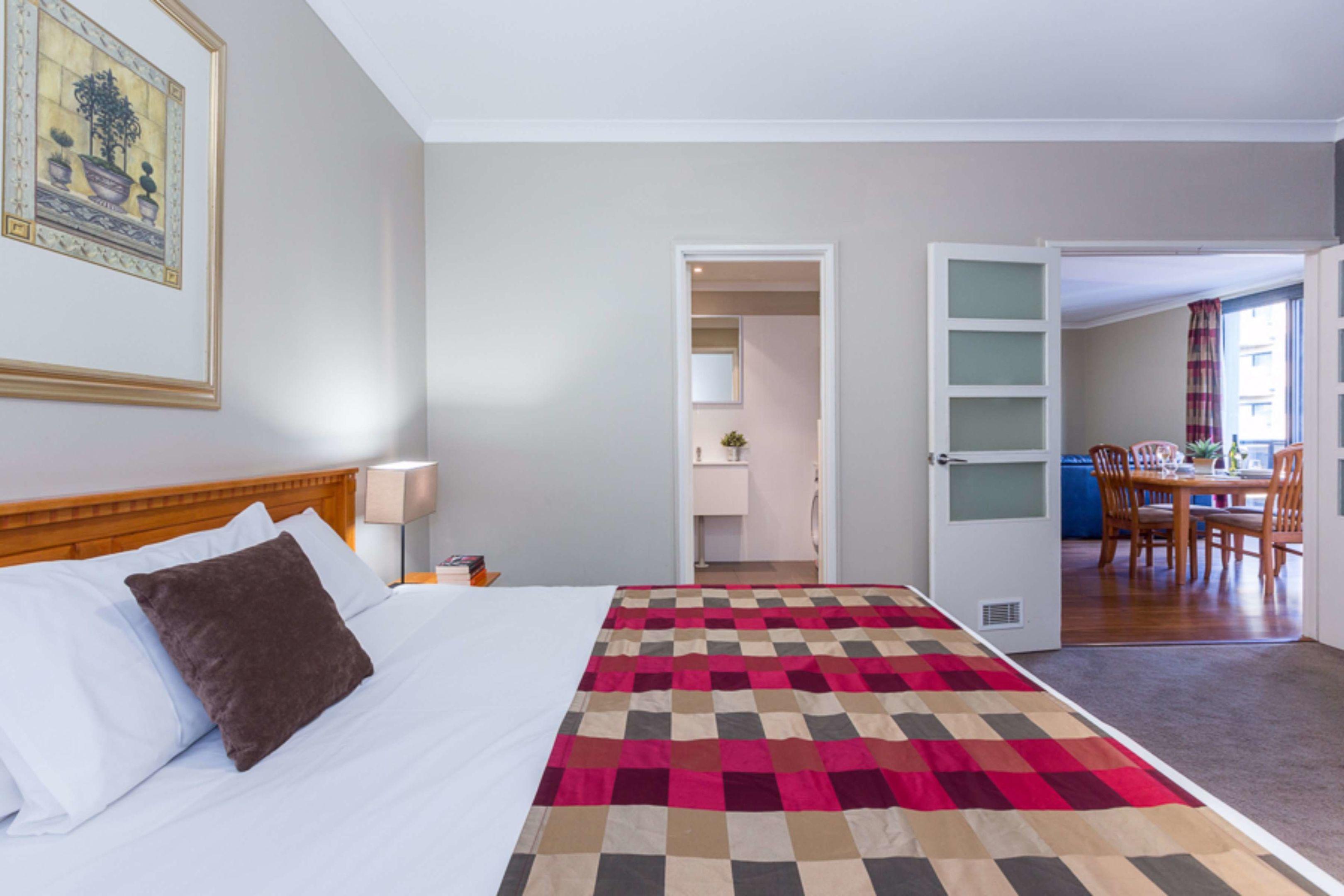 Mont Clare Boutique Apartments — photo 4