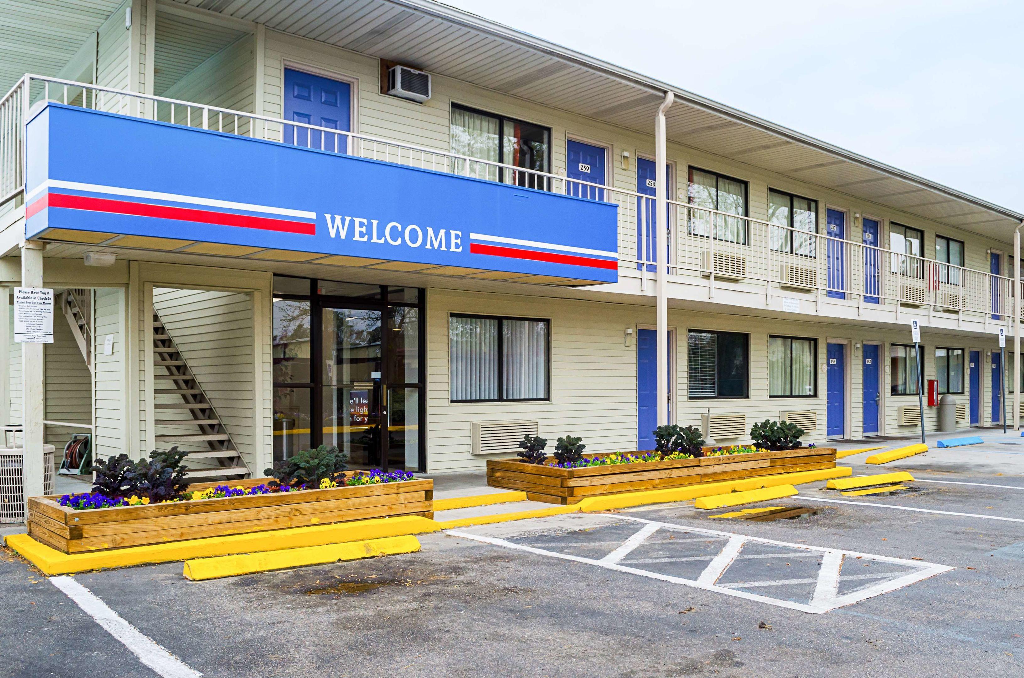 Motel 6 Charleston South — photo 4