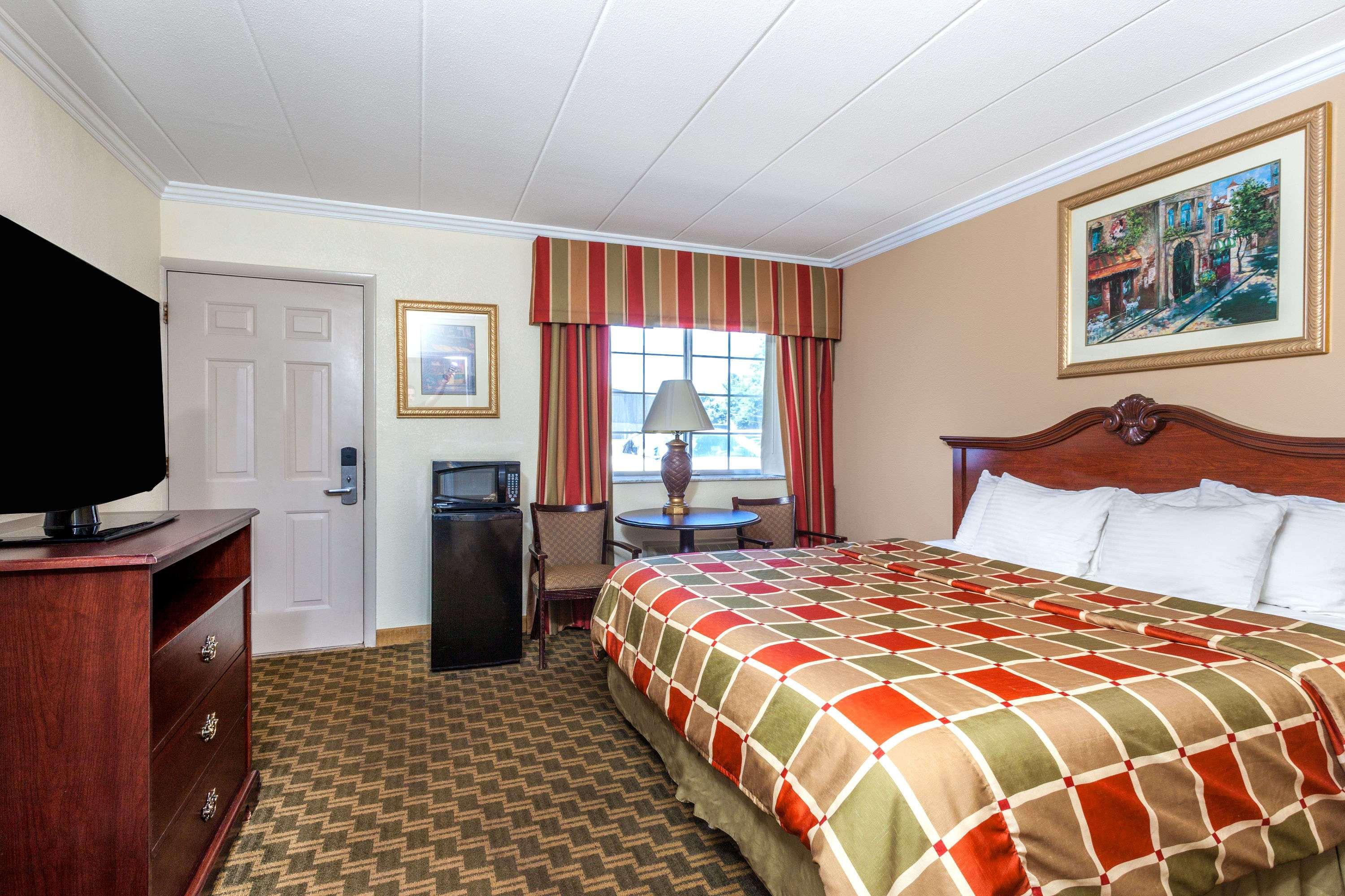 Days Inn & Suites by Wyndham Roseville — photo 4