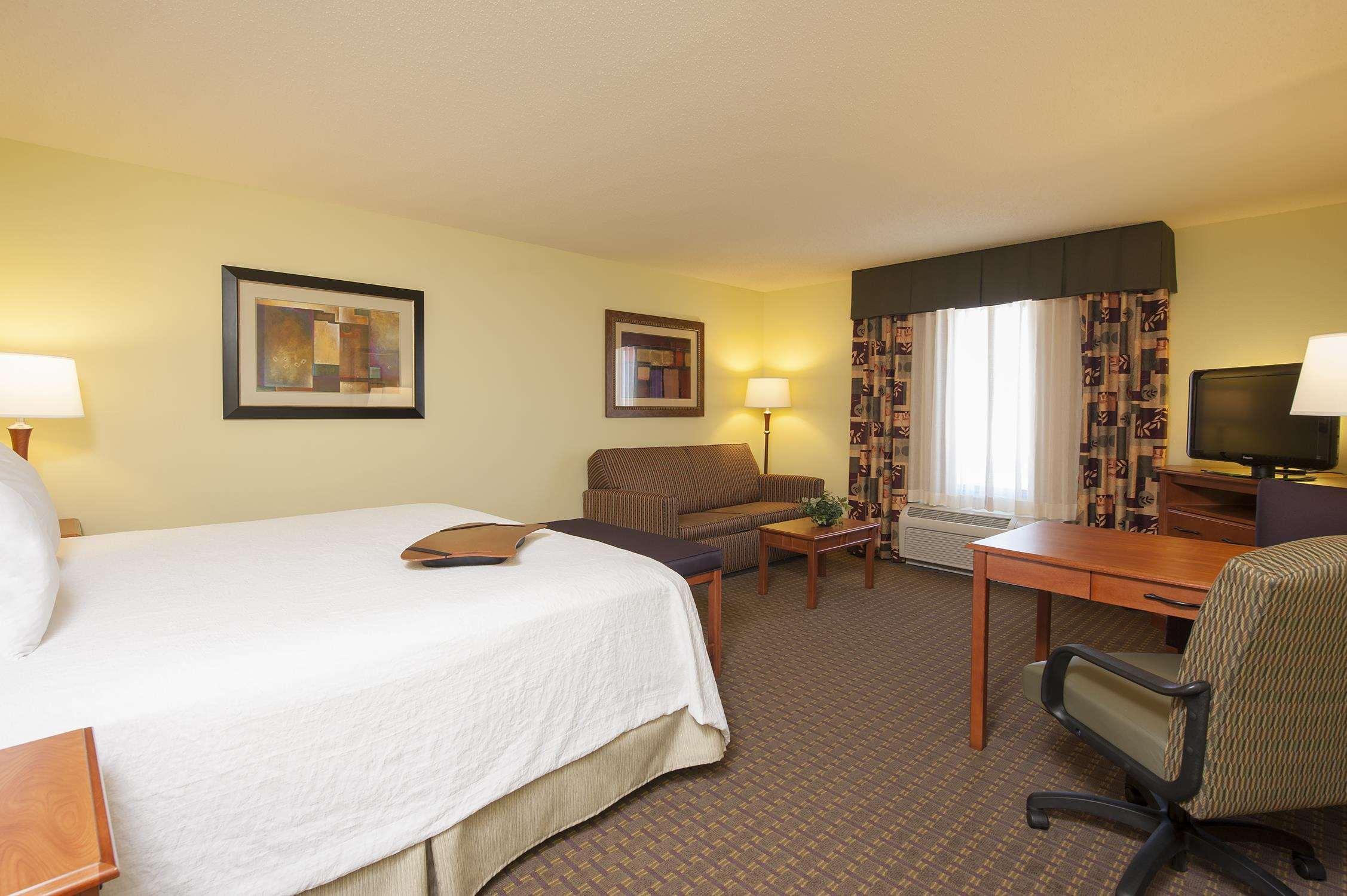 Hampton Inn Macomb — photo 5