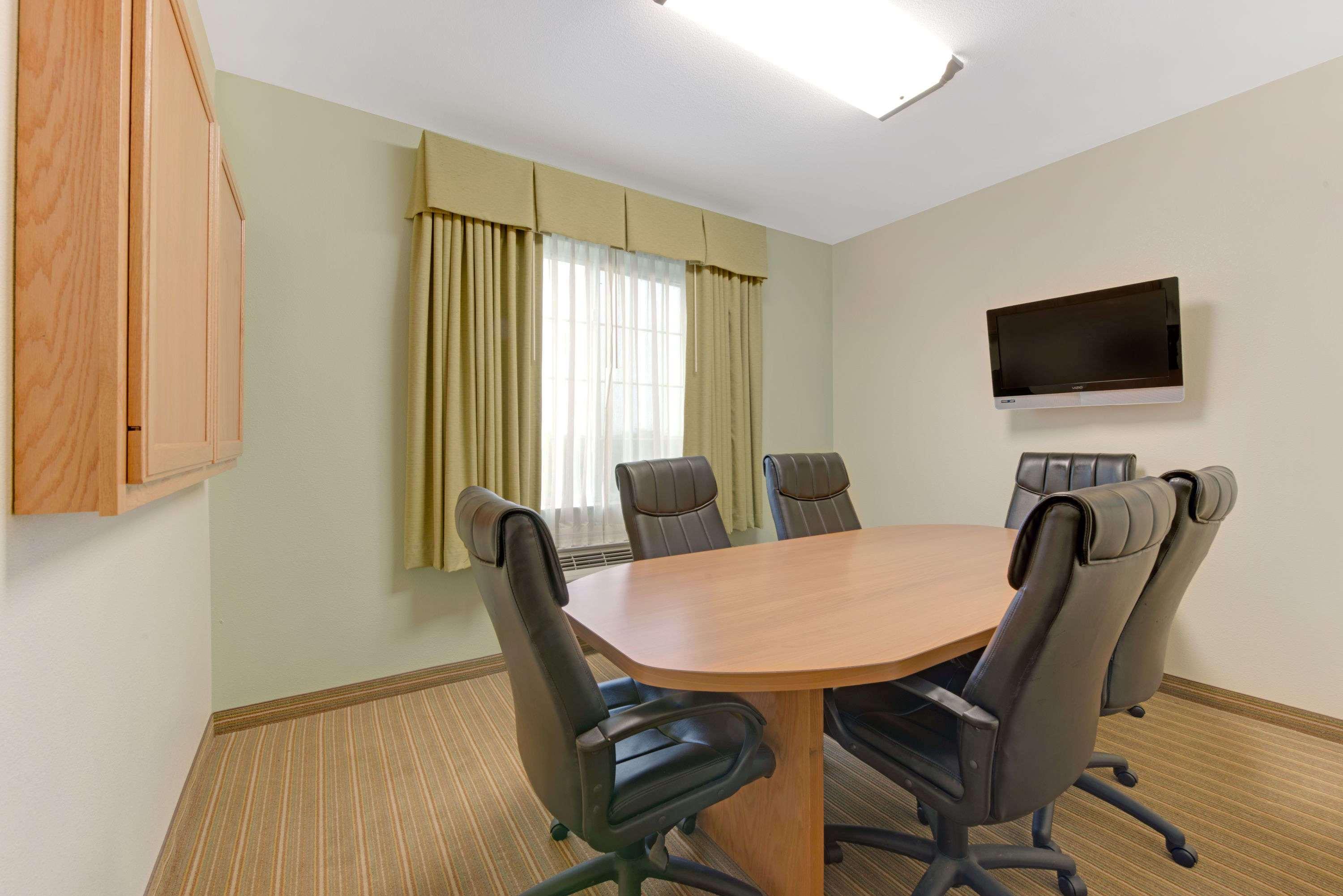 Super 8 by Wyndham Austin/Airport North — photo 4