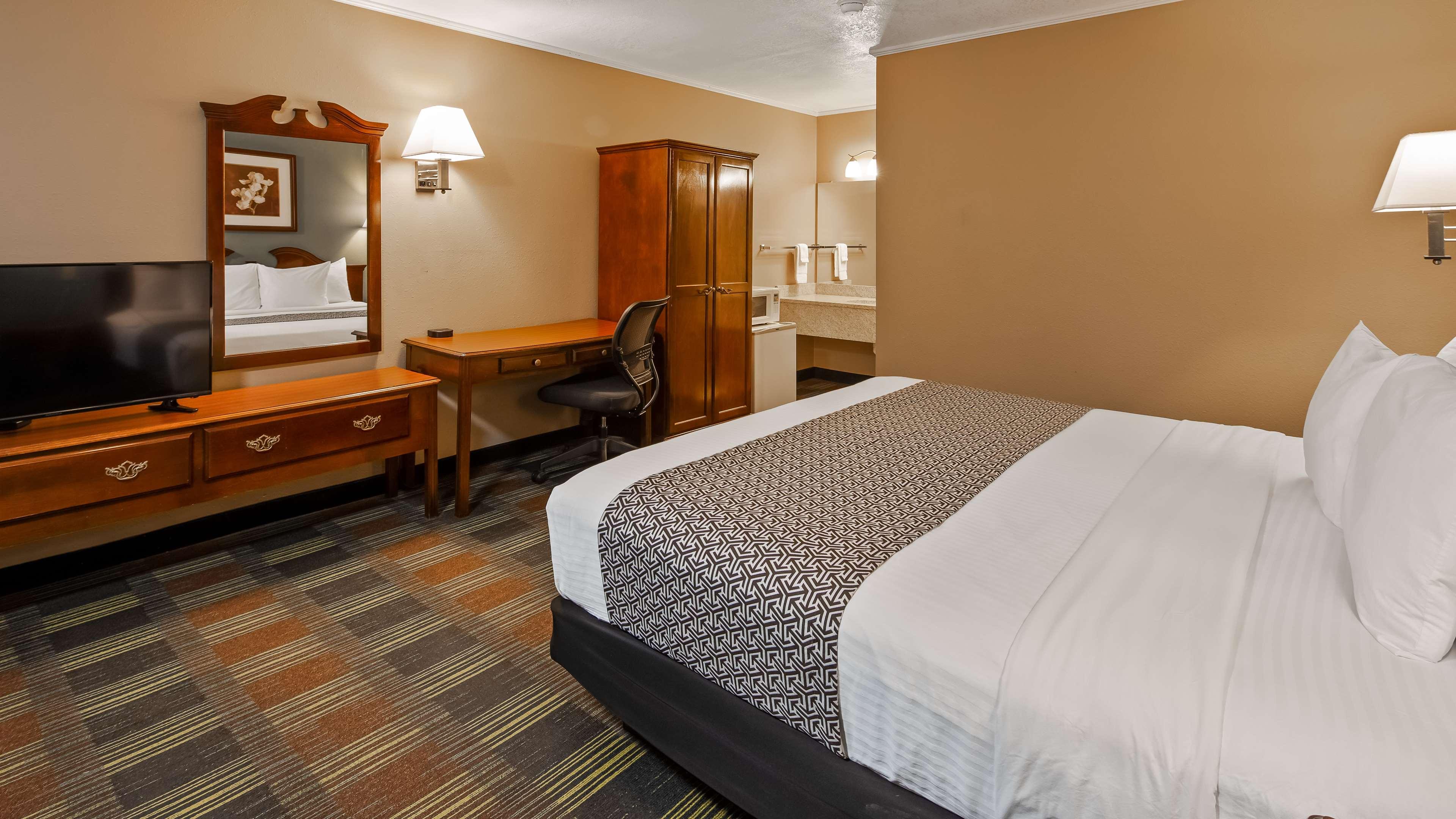 SureStay Hotel by Best Western Cameron — photo 4