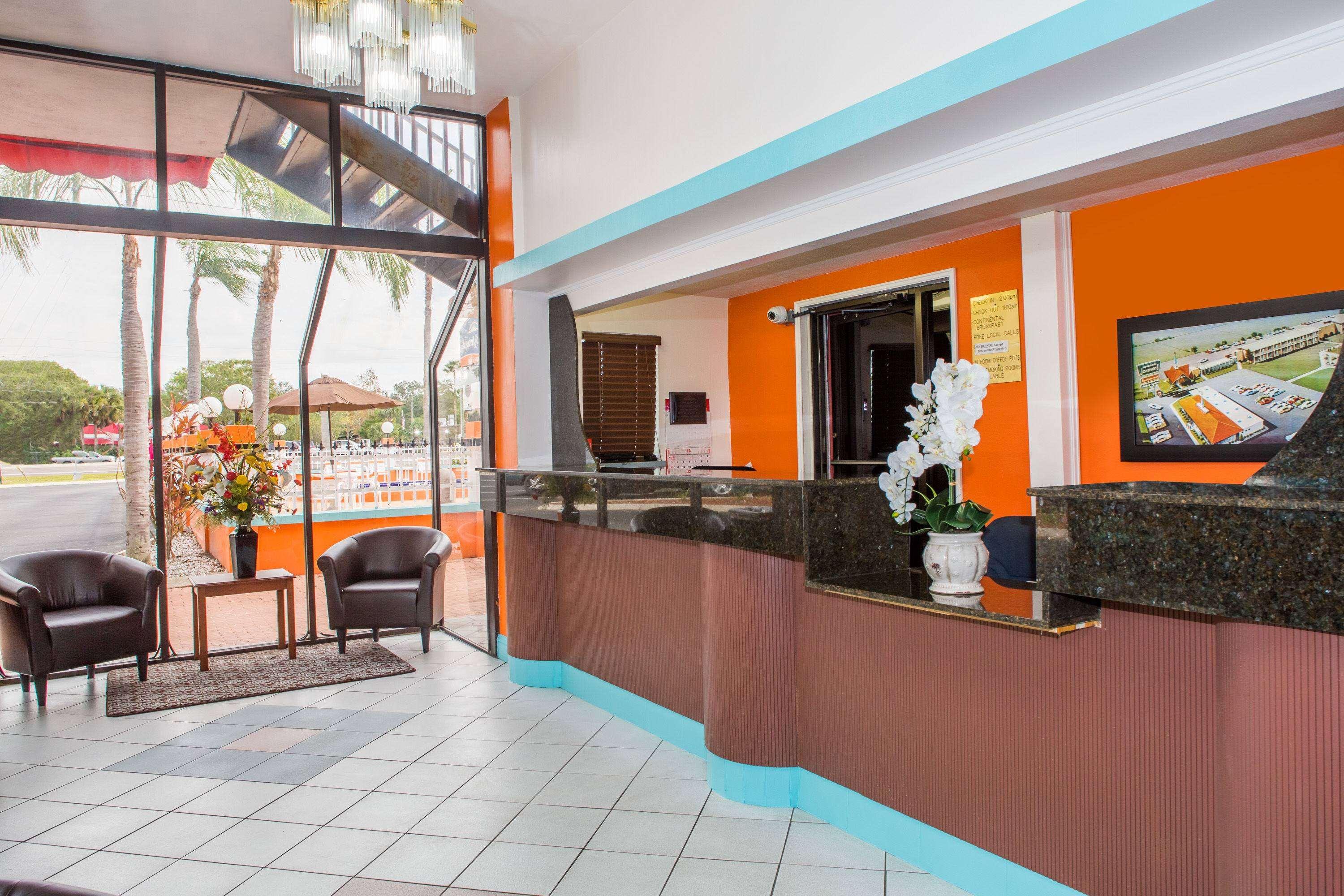 Howard Johnson Inn & Suites Clearwater — photo 5