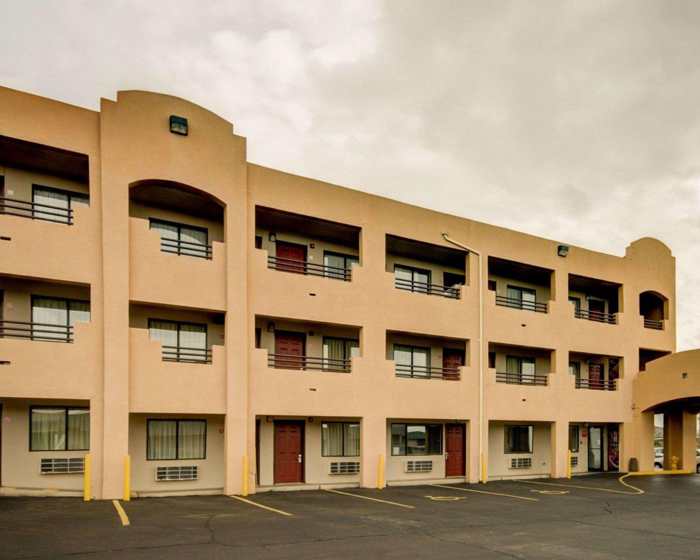 Econo Lodge East — photo 4