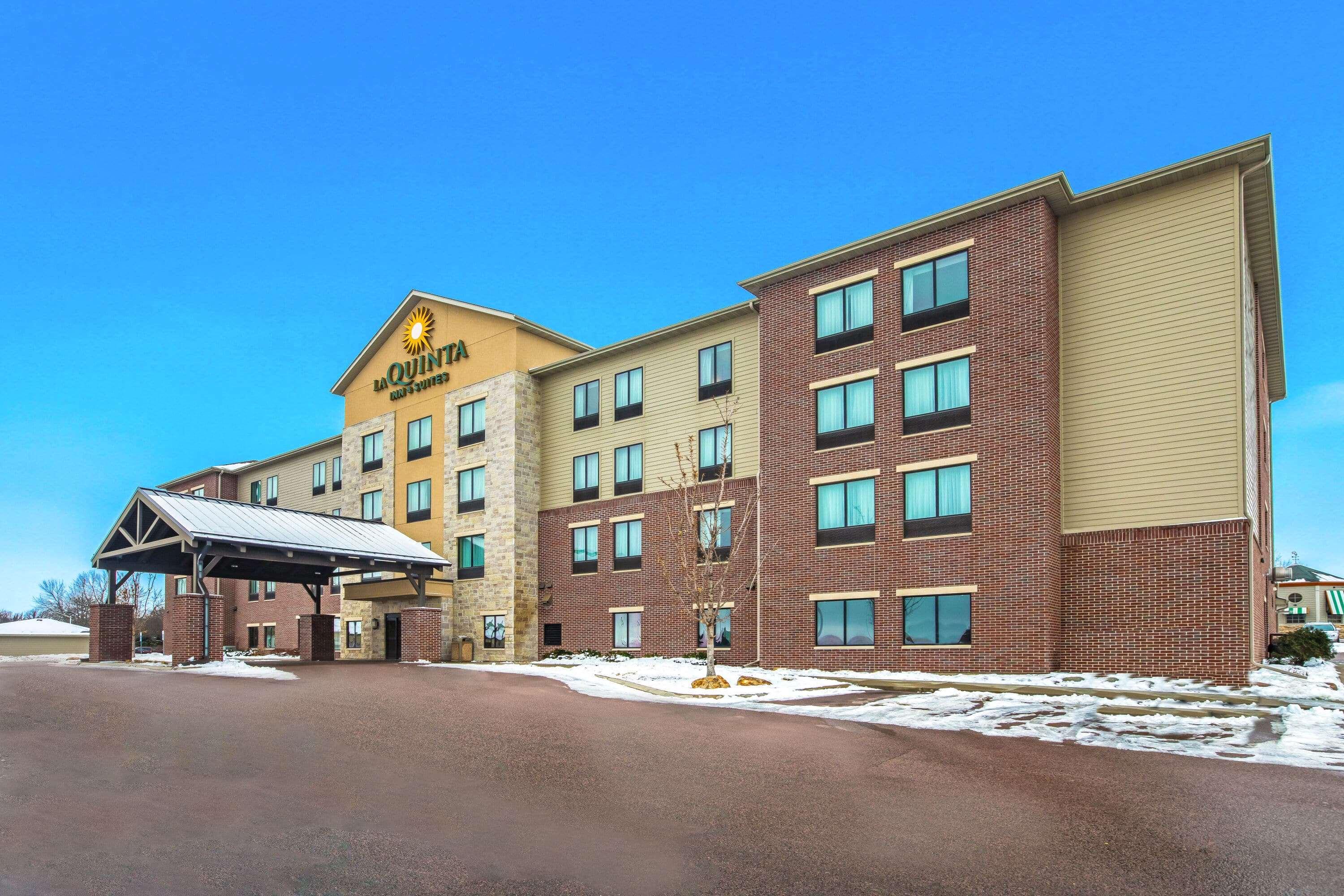 La Quinta Inn & Suites by Wyndham Sioux Falls — photo 5