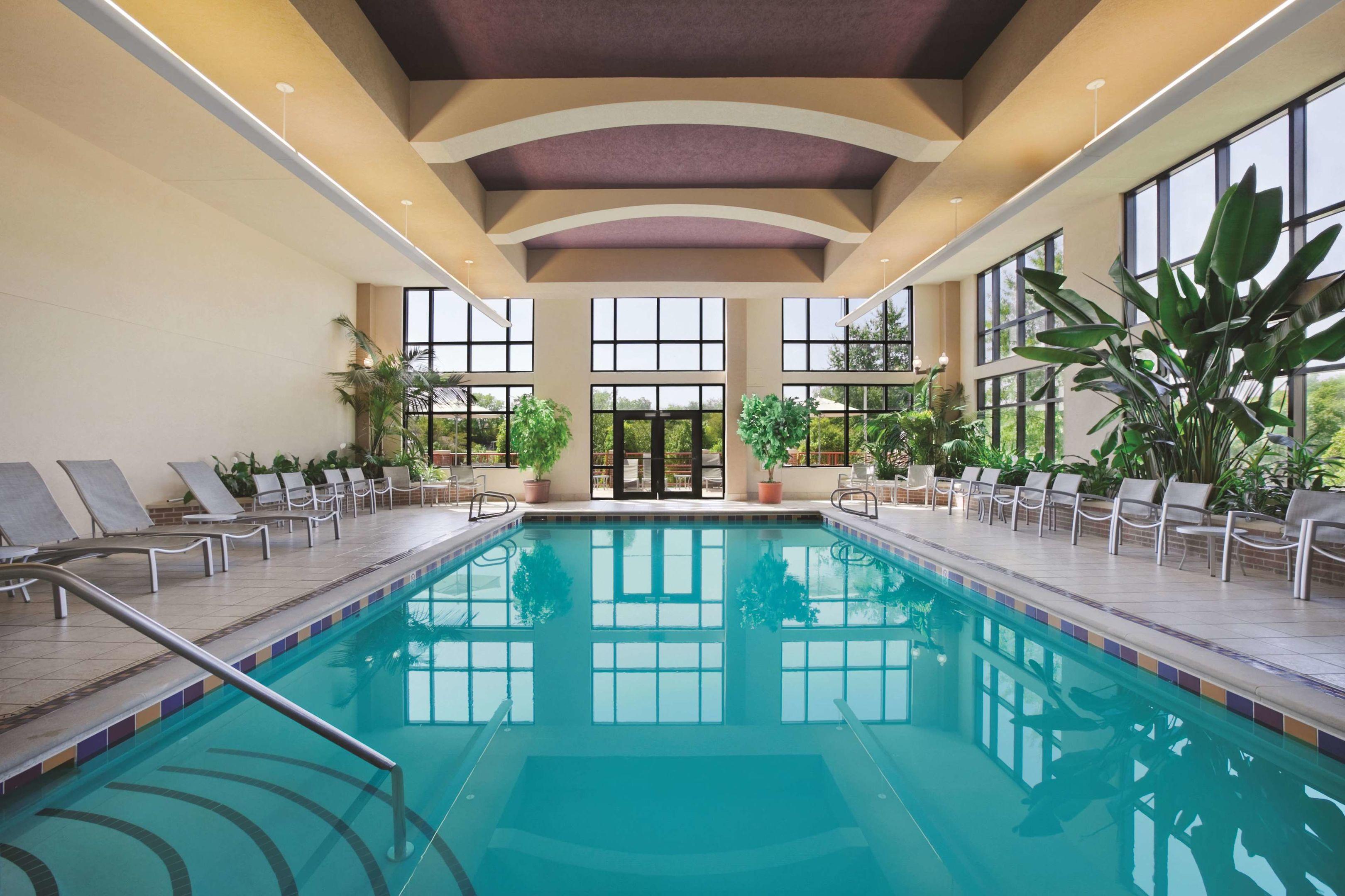 Embassy Suites by Hilton Hot Springs Hotel & Spa — photo 3