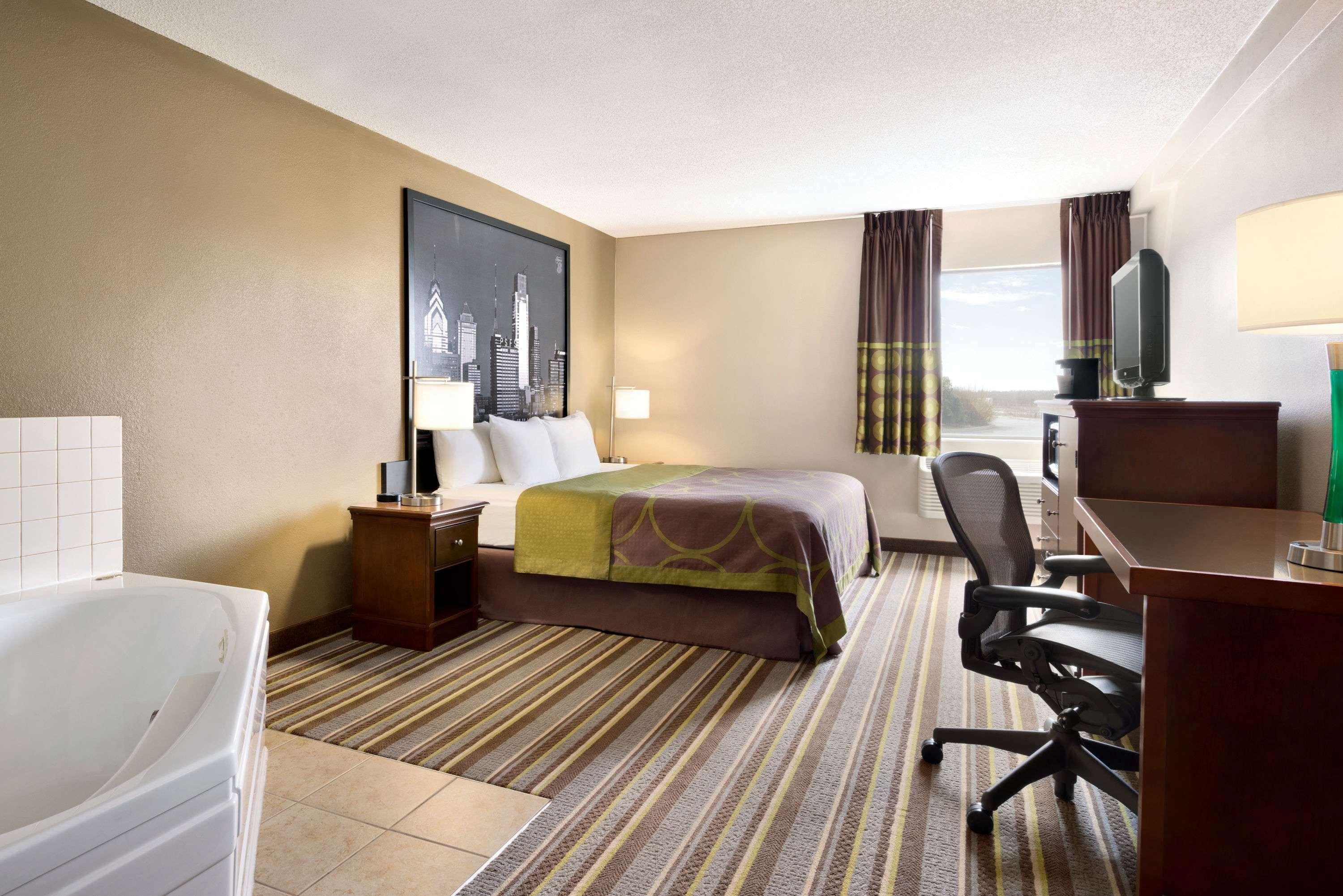Super 8 by Wyndham Chambersburg I-81 — photo 5