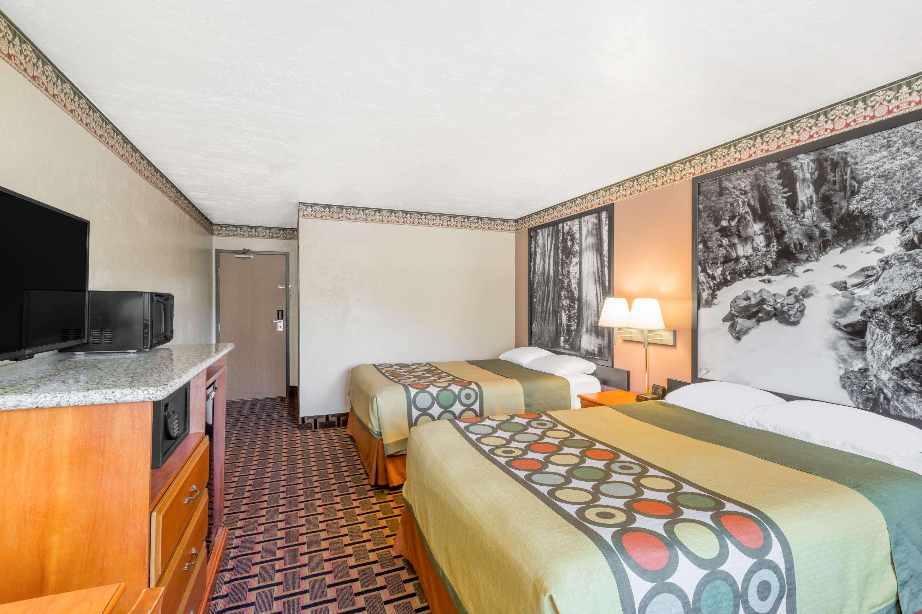 Super 8 by Wyndham Grants Pass — photo 5
