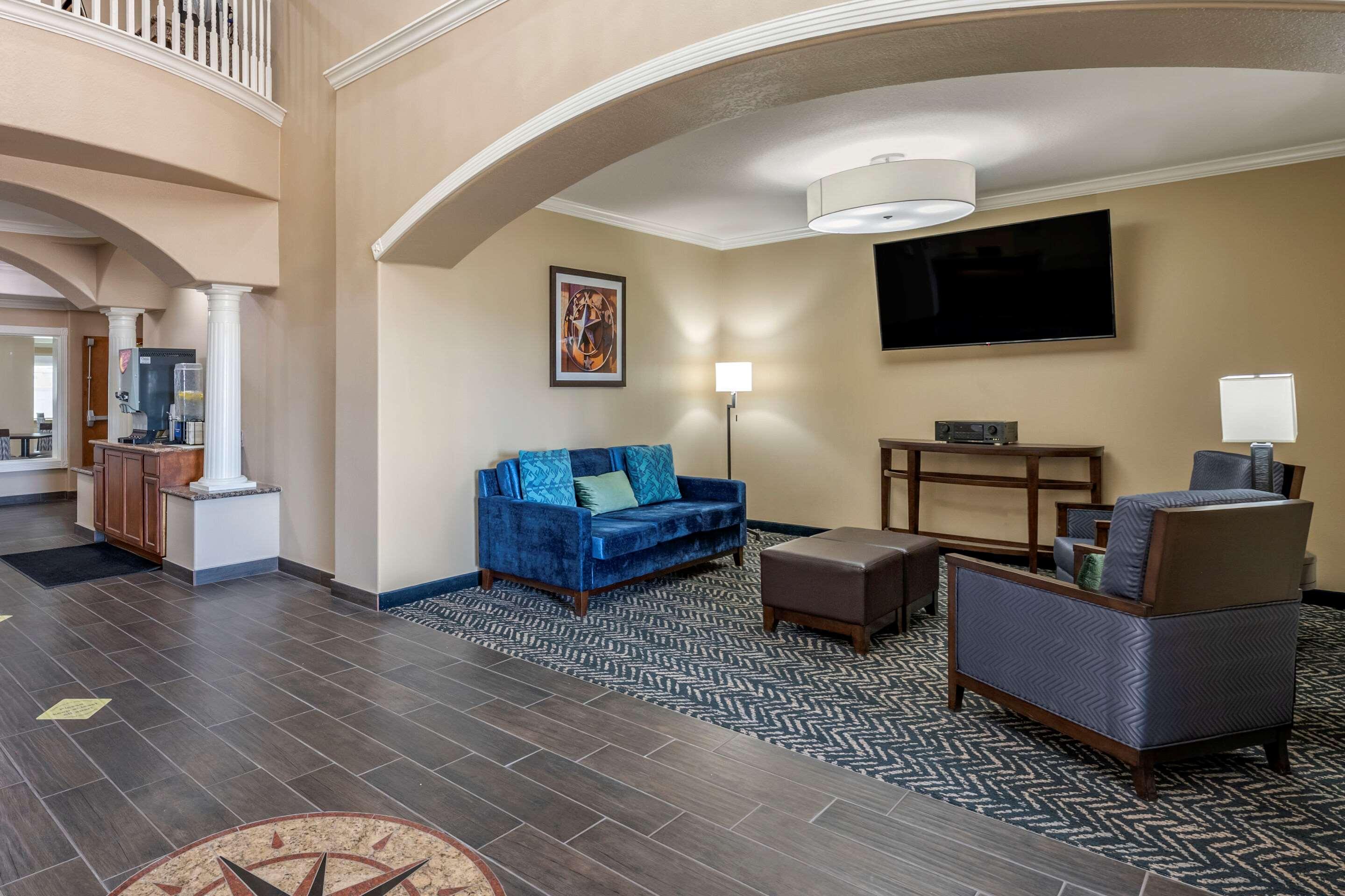 Comfort Inn & Suites — photo 5