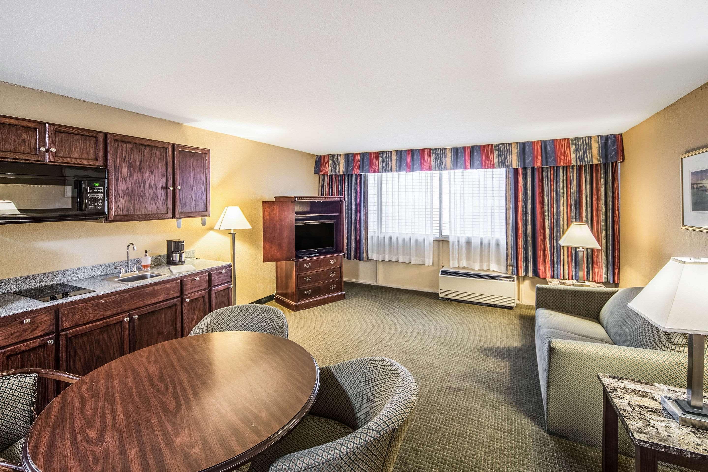 Suburban Extended Stay Hotel — photo 4