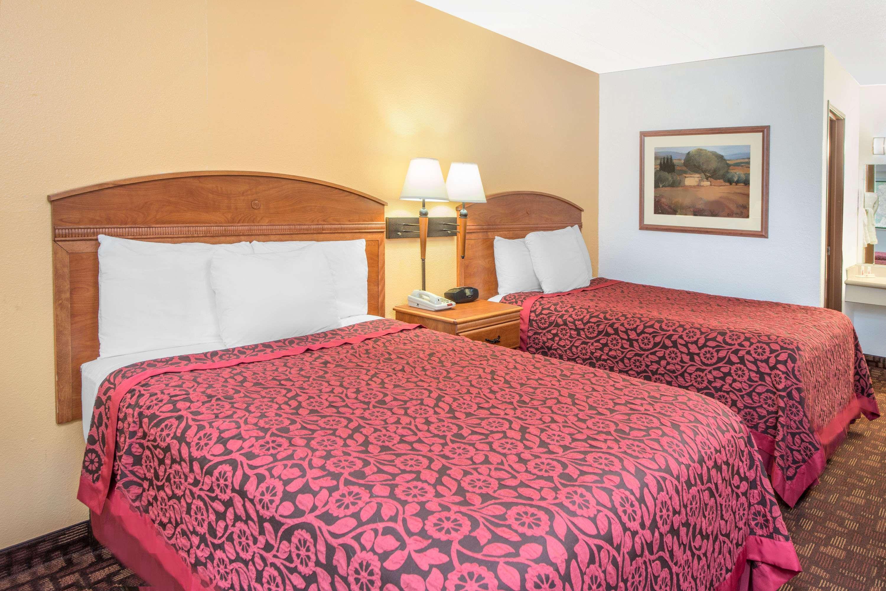 Days Inn by Wyndham Kingdom City — photo 5