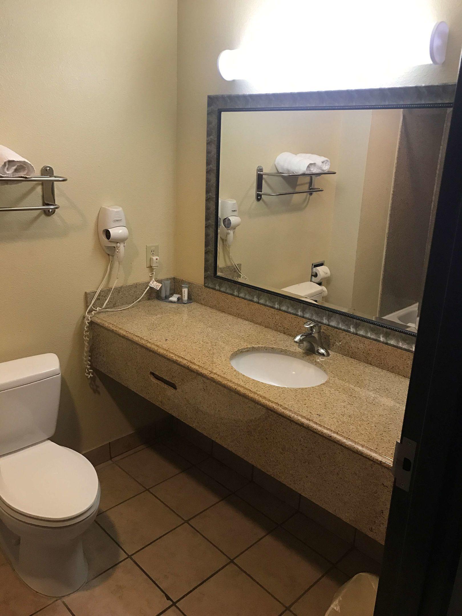 Americas Best Value Inn & Suites - Port Arthur — photo 4