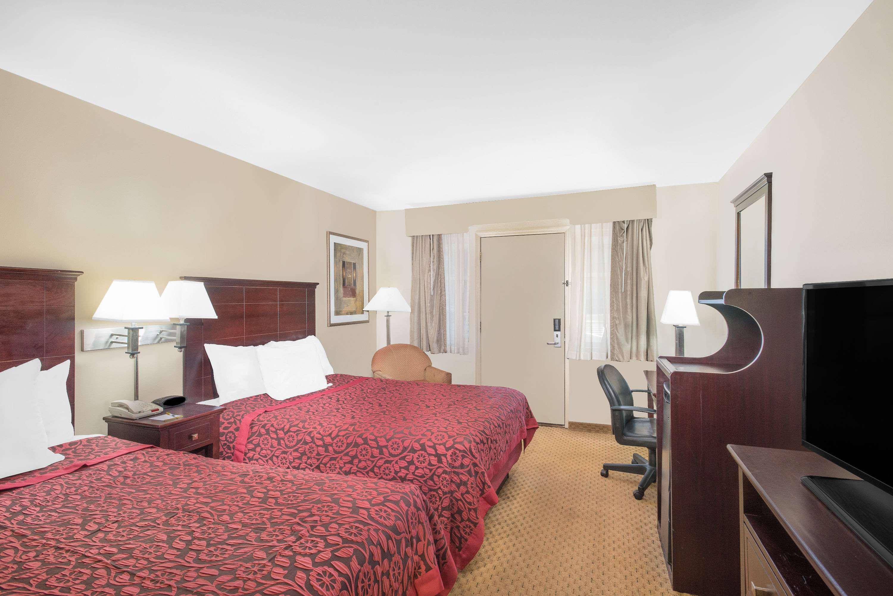 Days Inn by Wyndham Springfield/Phil.Intl Airport — photo 4