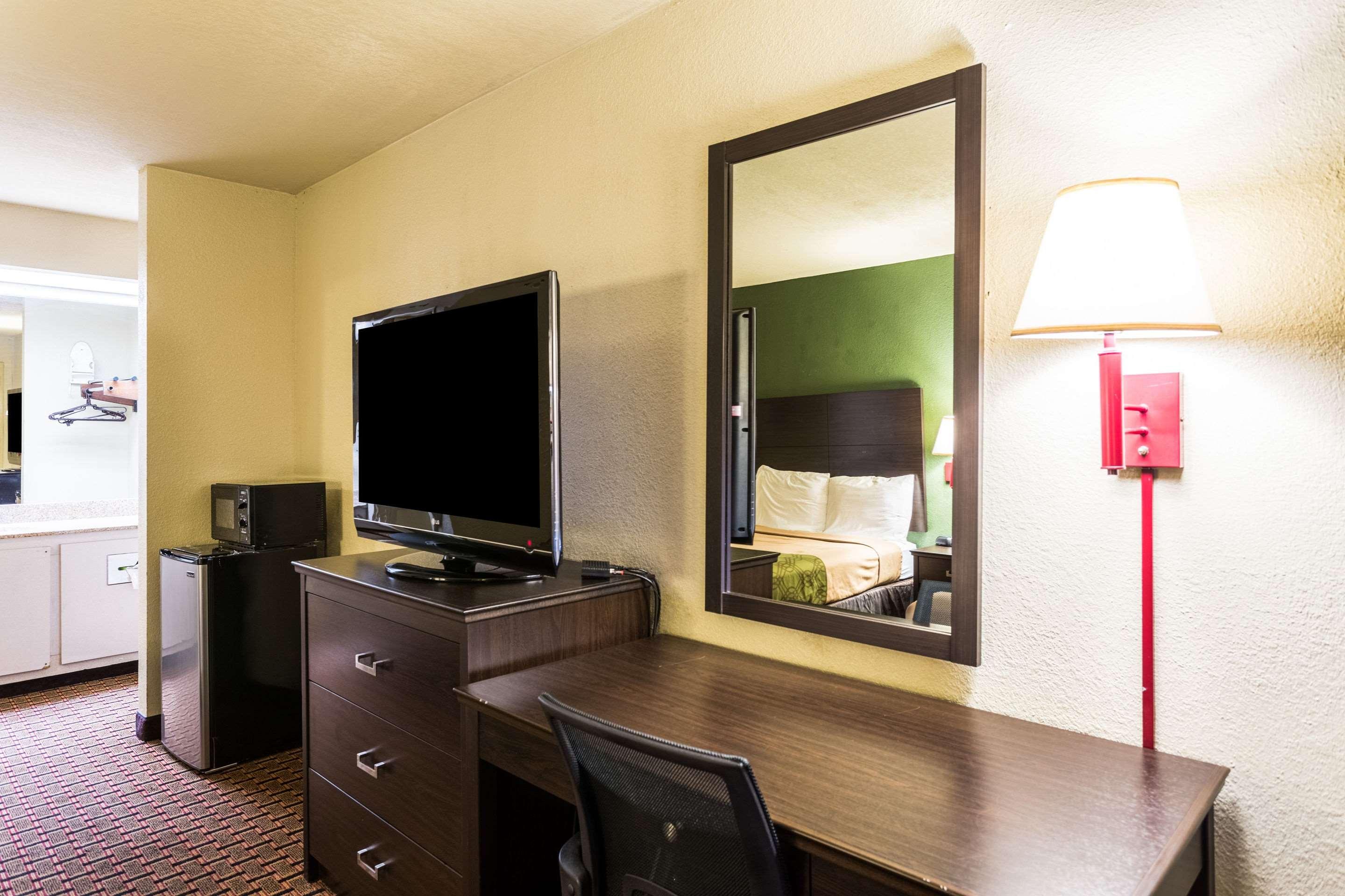 Econo Lodge Oxmoor — photo 5