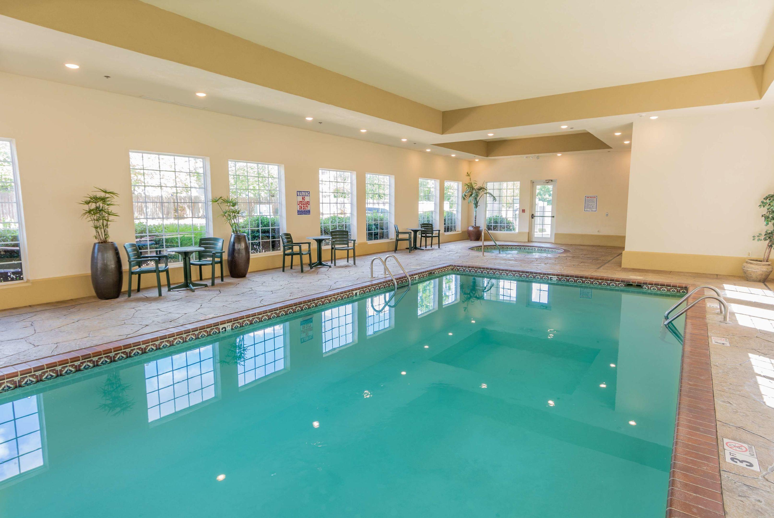 La Quinta Inn & Suites Bentonville — photo 4