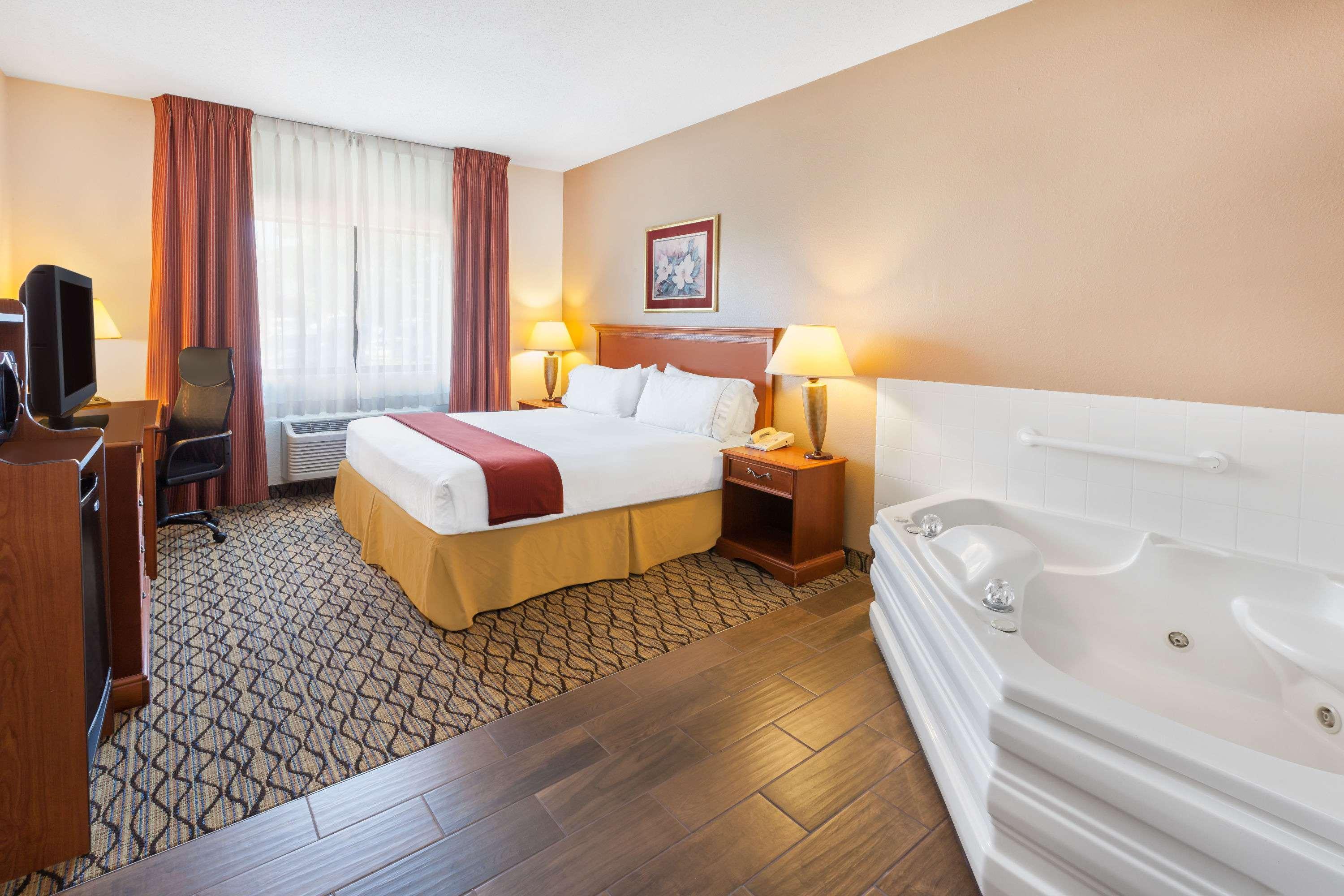 Baymont Inn & Suites Chelsea — photo 4