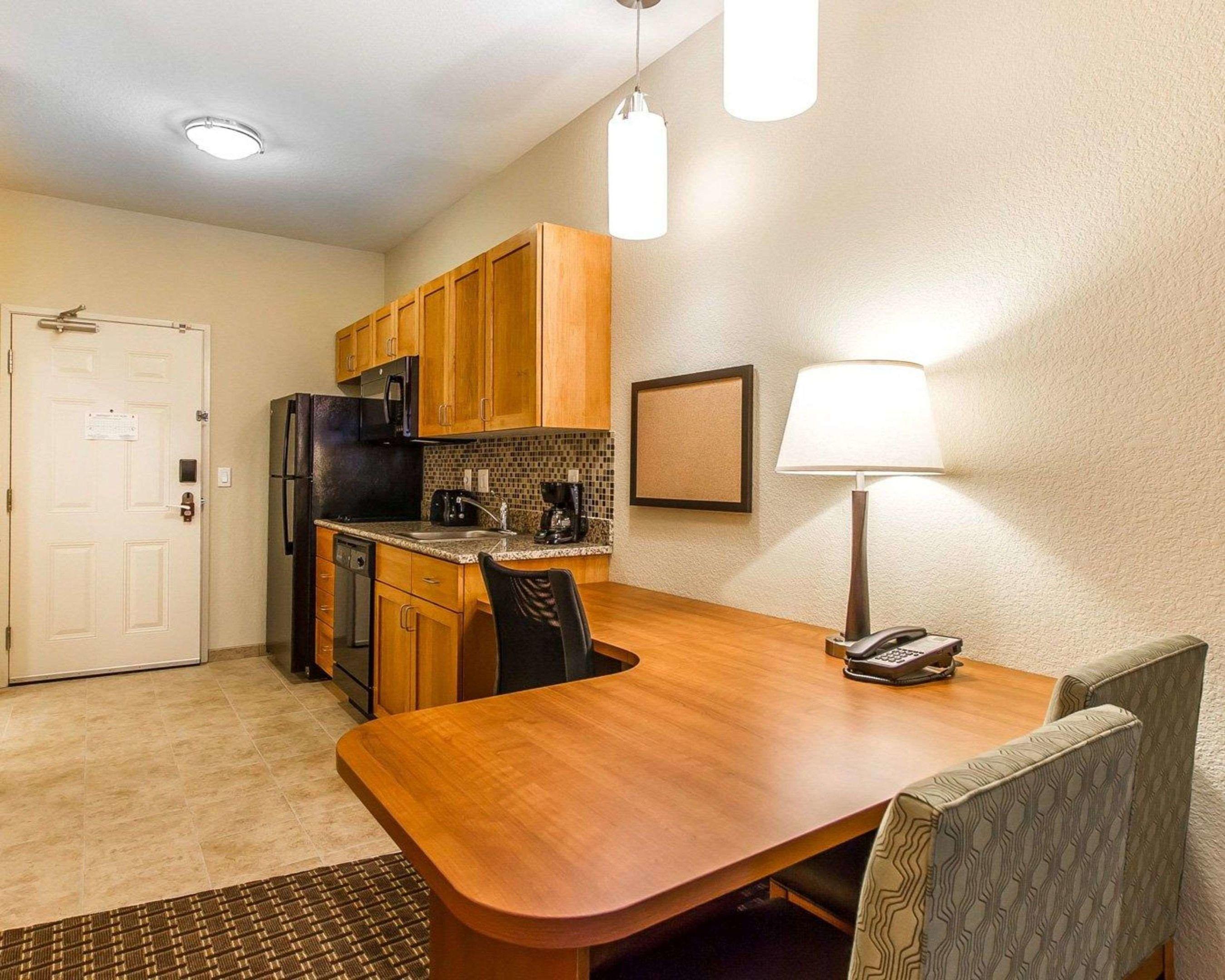 MainStay Suites Stanley — photo 4