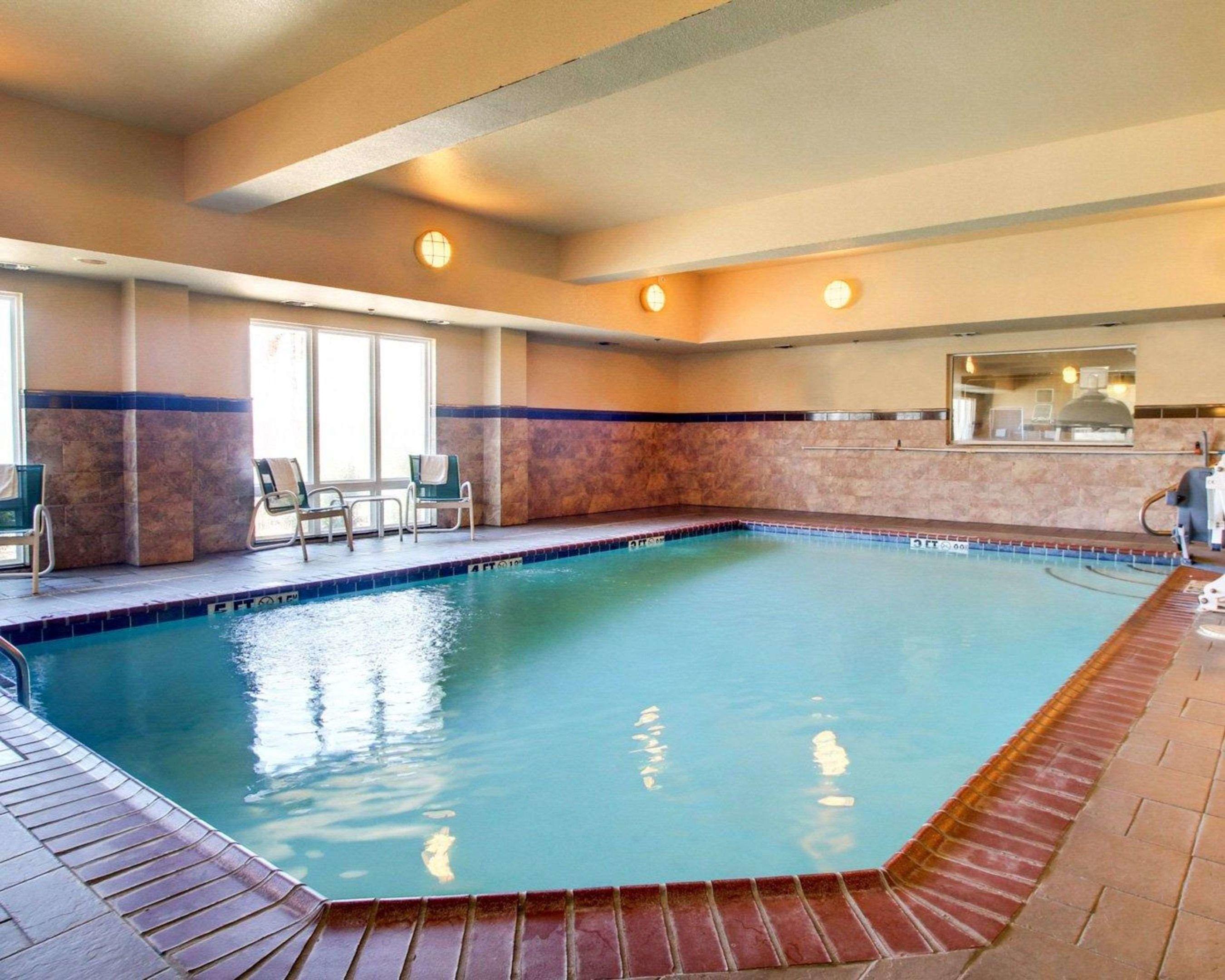 Comfort Suites — photo 4