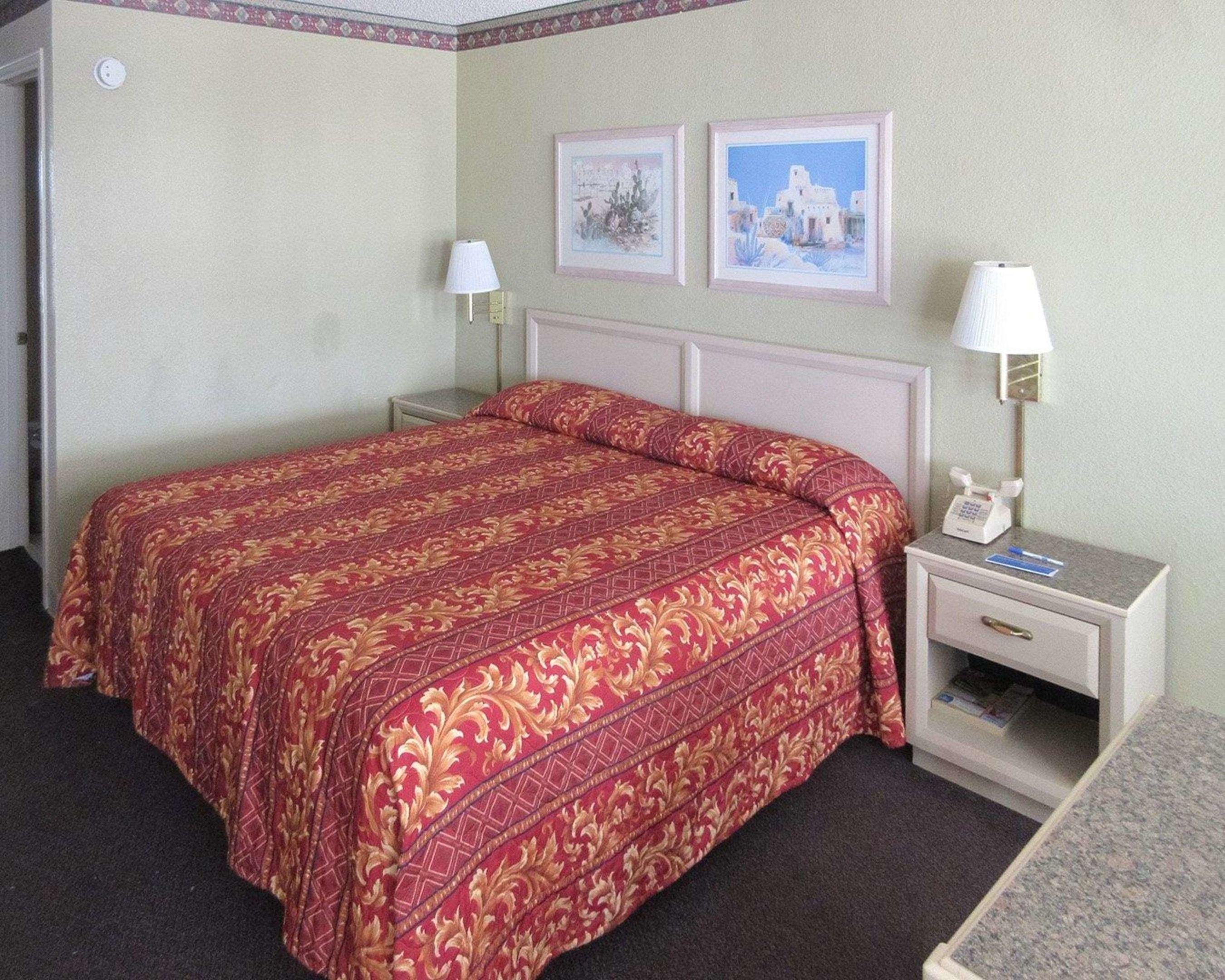 Rodeway Inn — photo 5