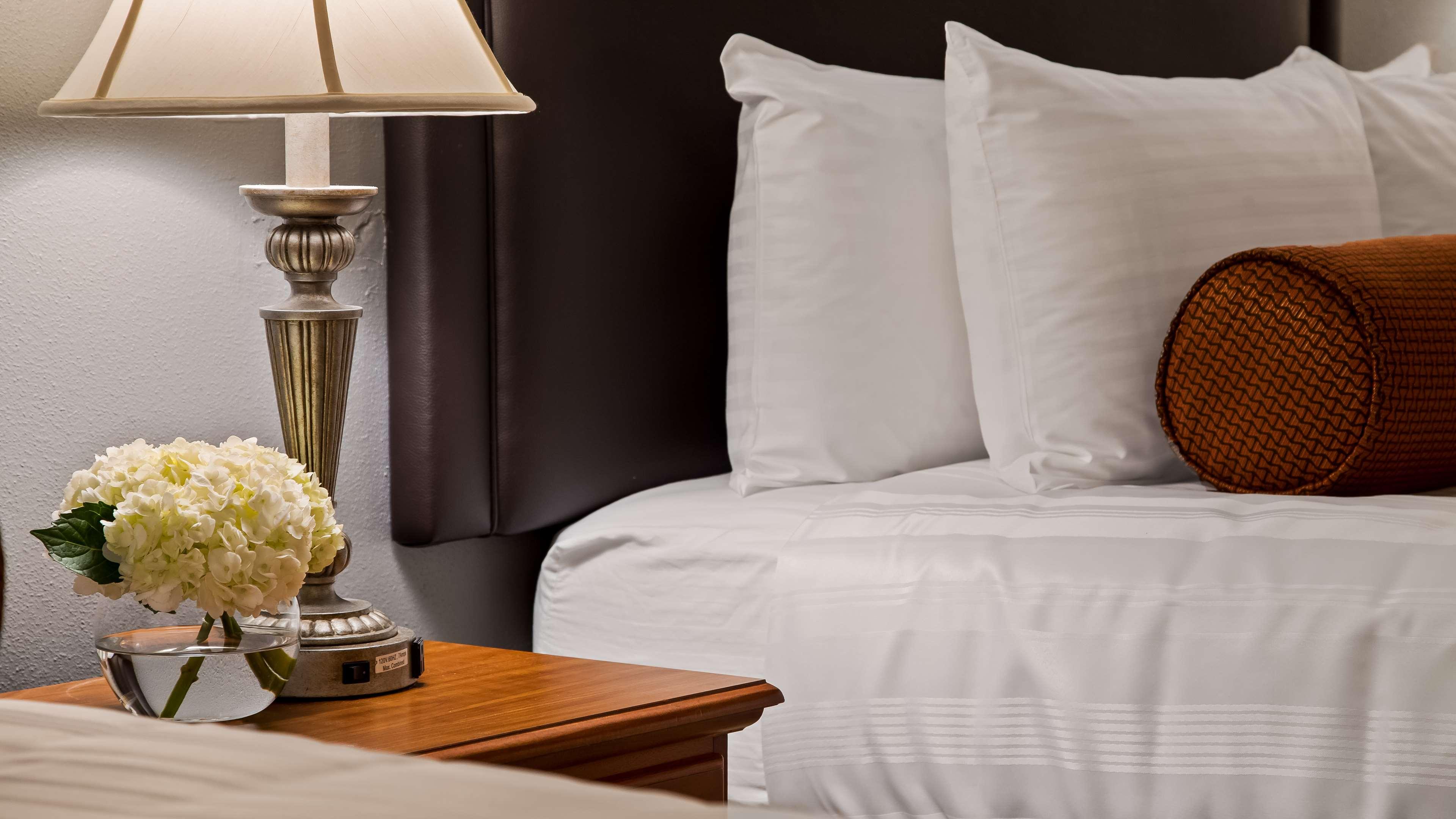 Best Western Plus The Charles Hotel — photo 4
