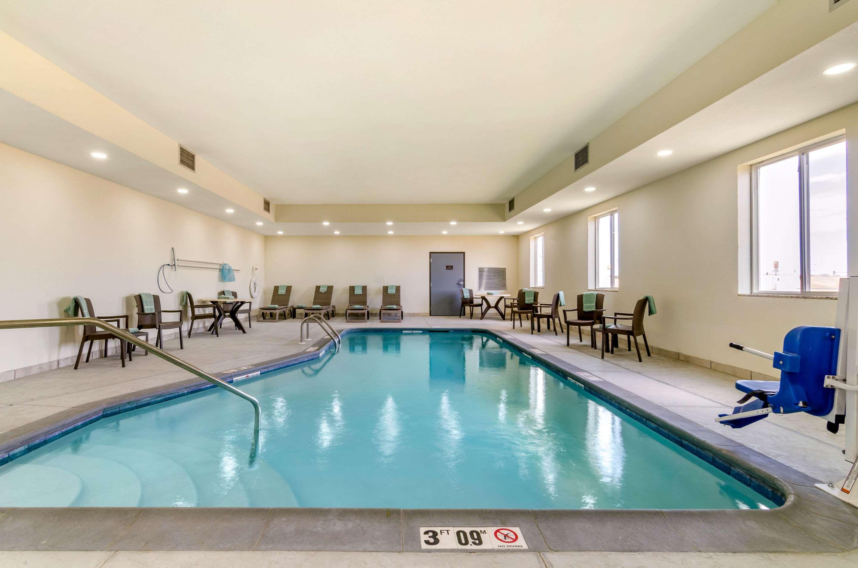 Comfort Inn & Suites — photo 5