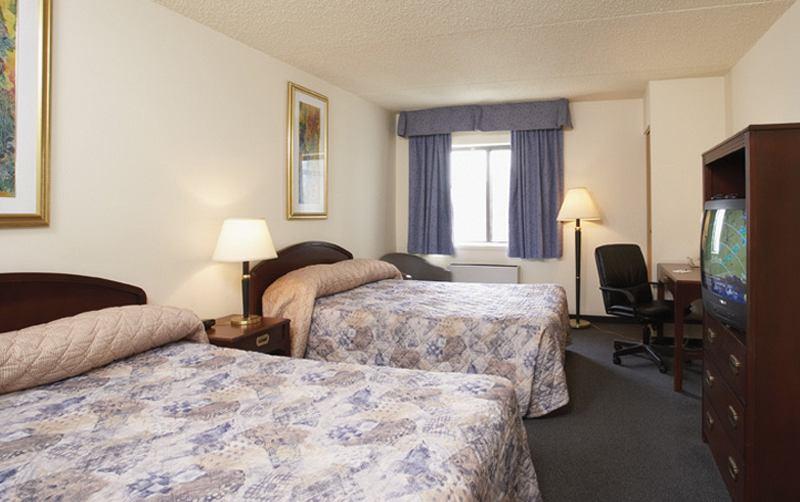 Travelodge by Wyndham Edmonton South — photo 5