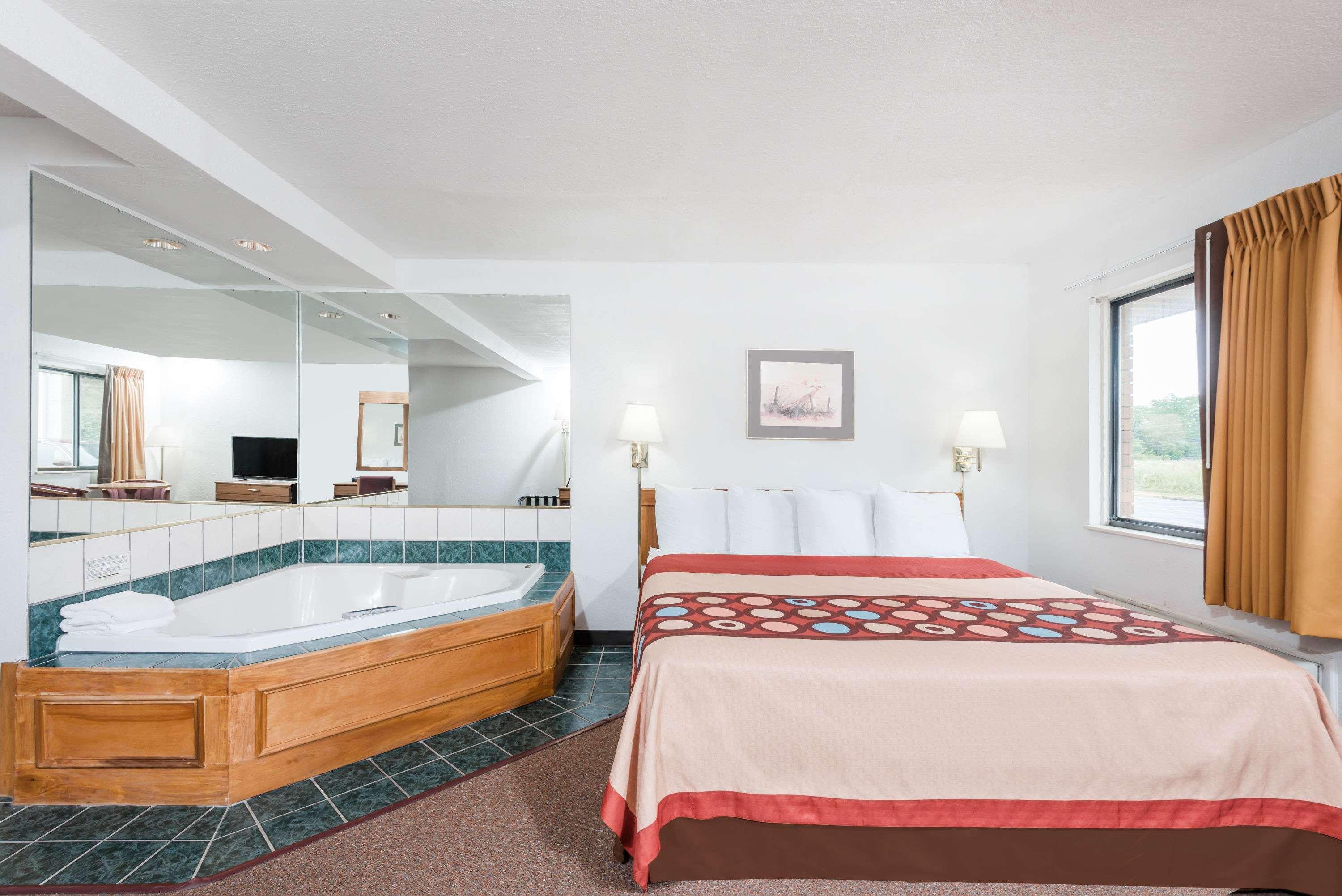 Super 8 by Wyndham Newcomerstown — photo 4