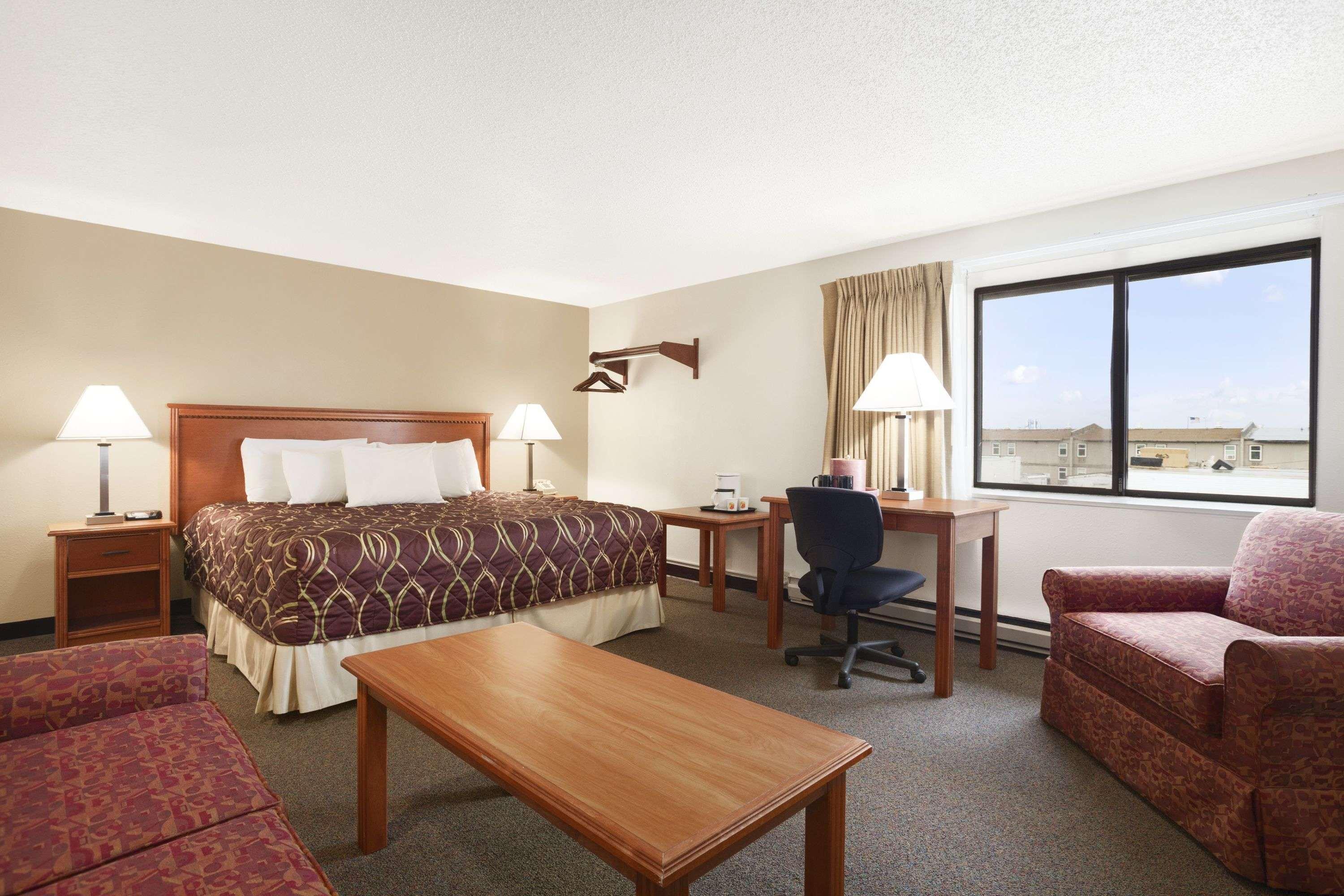 Super 8 by Wyndham Williston ND — photo 4