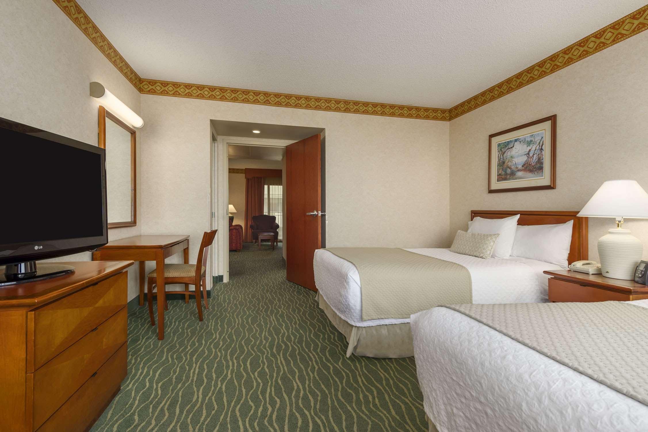 Embassy Suites by Hilton Tampa-USF Near Busch Gardens — photo 5