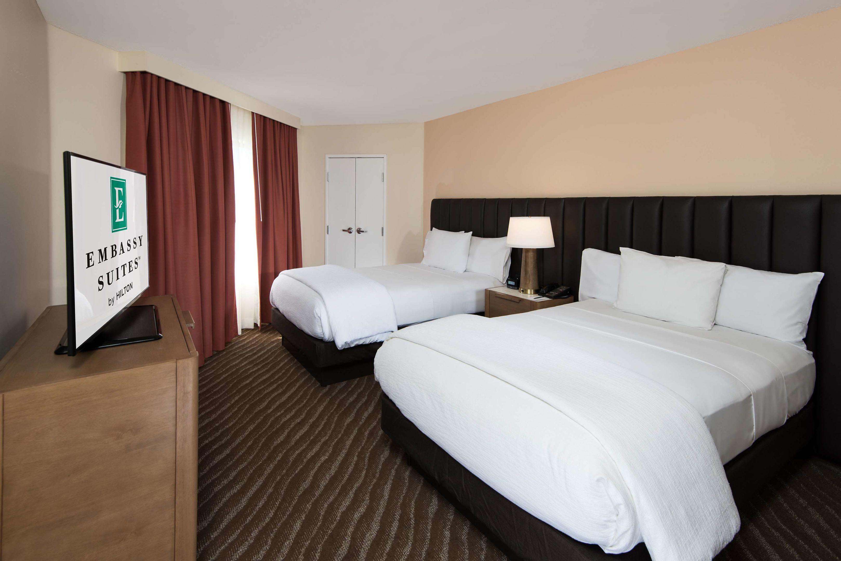 Embassy Suites by Hilton Phoenix Scottsdale — photo 4