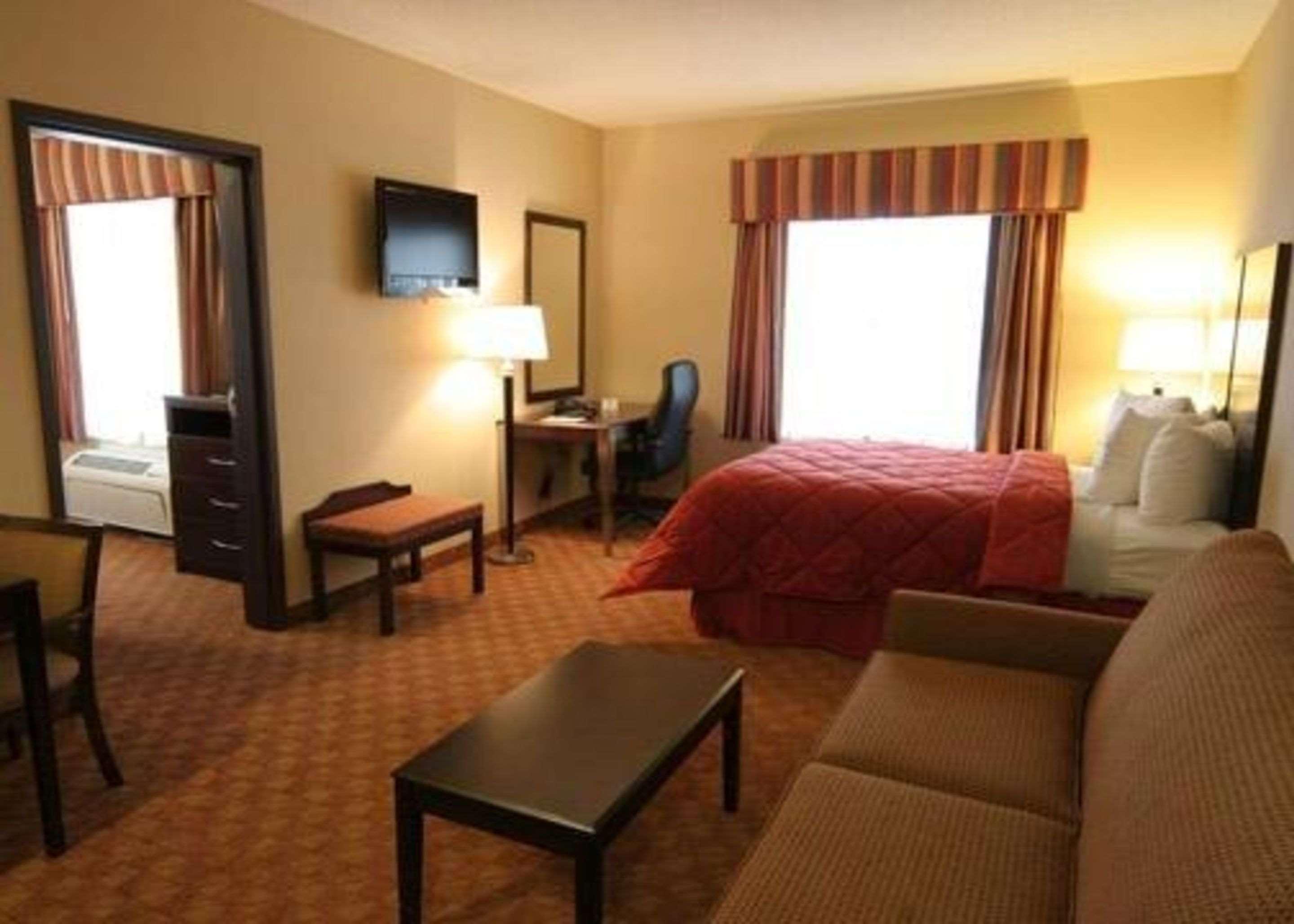 Comfort Inn & Suites — photo 3