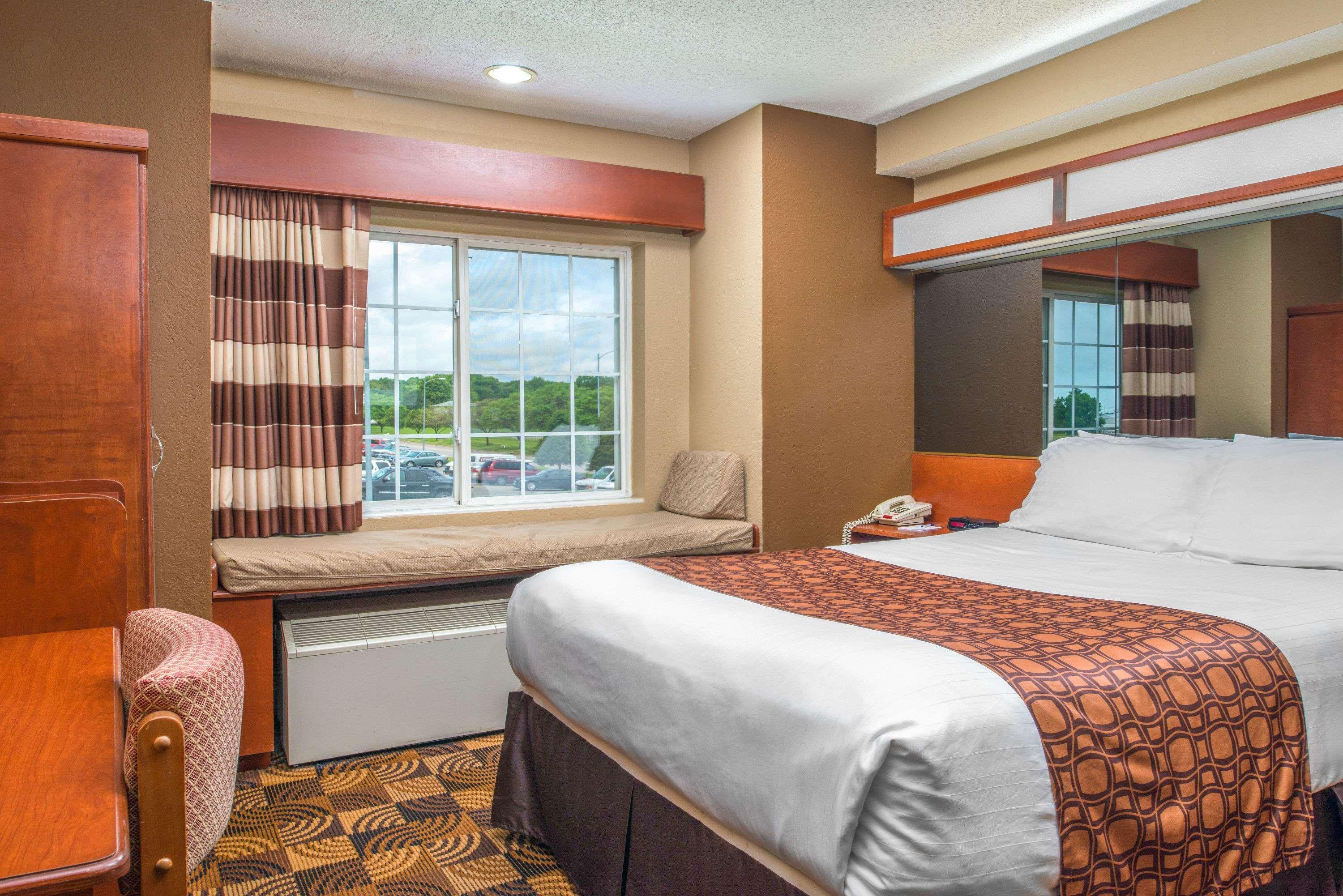 Microtel Inn & Suites by Wyndham Lincoln — photo 5