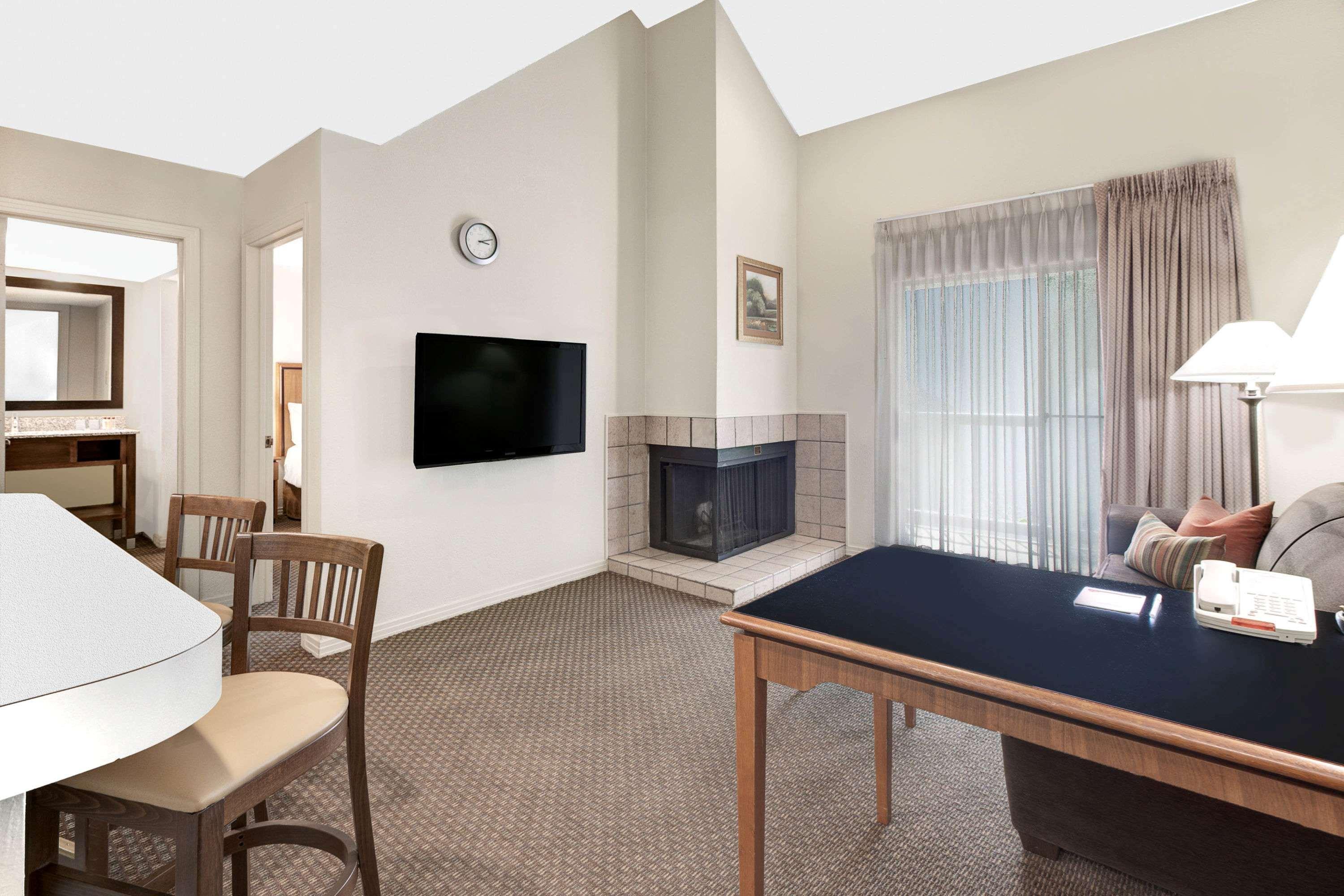 Hawthorn Suites by Wyndham Arlington / DFW South — photo 4