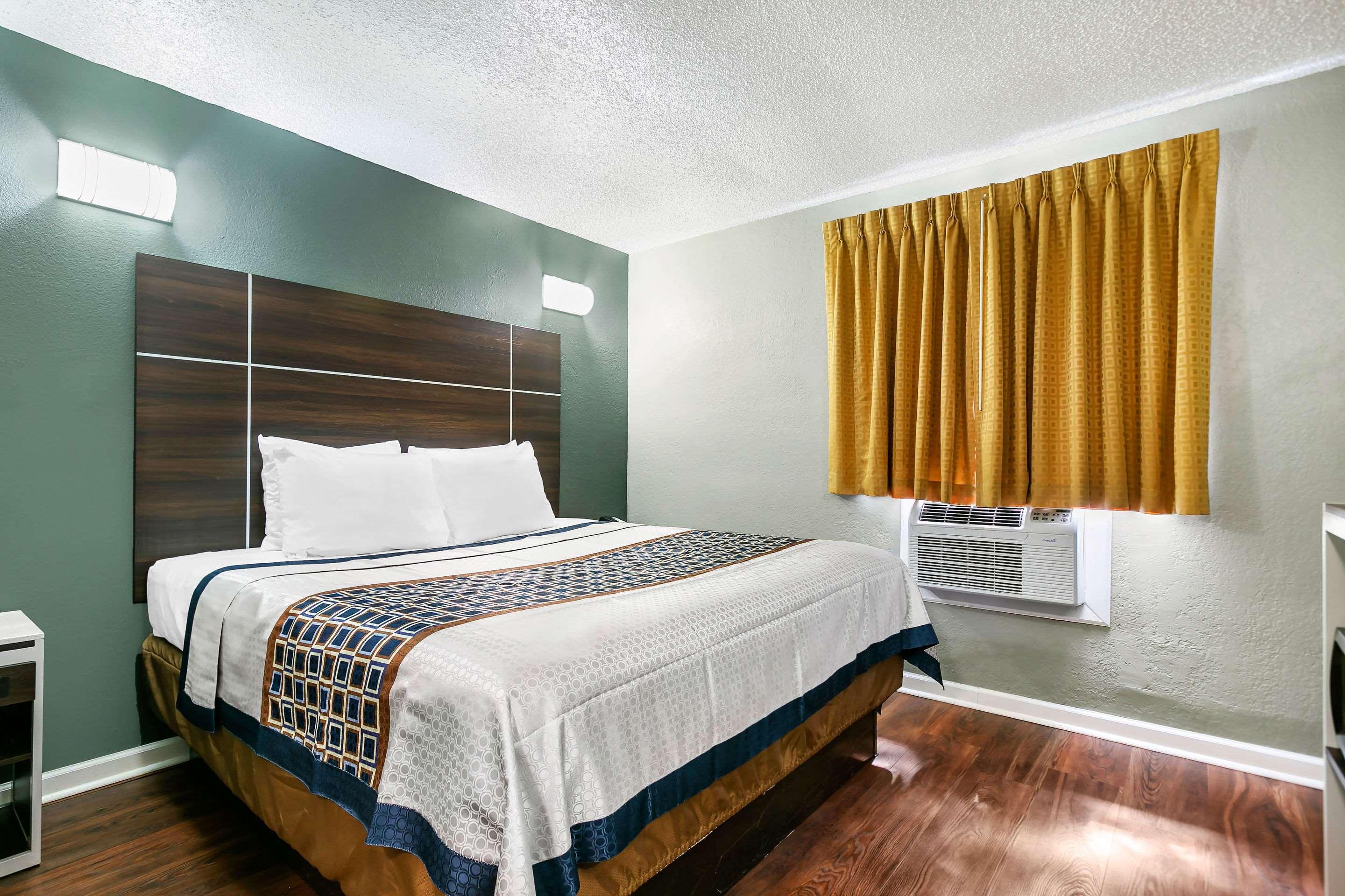 Rodeway Inn — photo 4